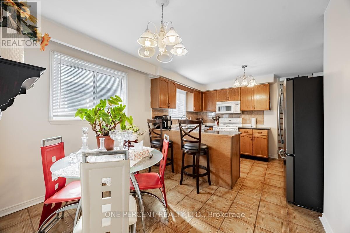 407 Pinemeadow Avenue, Mississauga, Ontario  L5B 2K1 - Photo 12 - W12051265