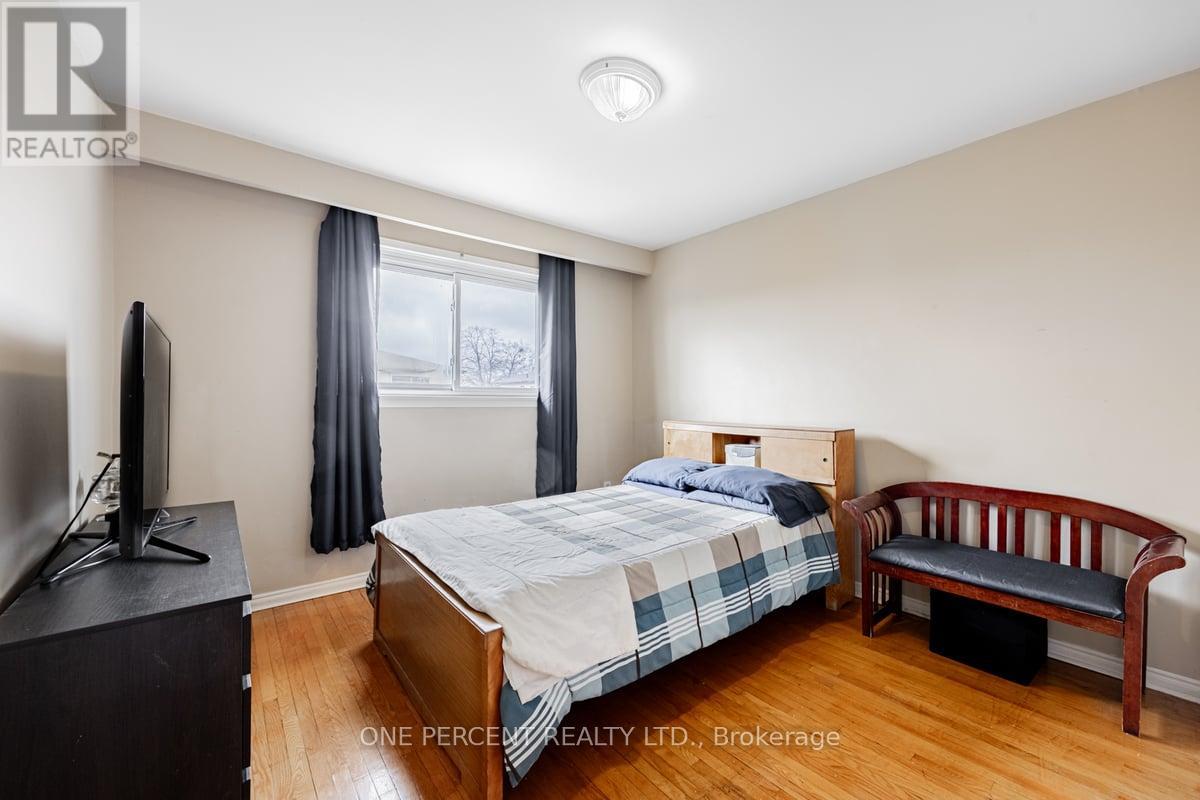 407 Pinemeadow Avenue, Mississauga, Ontario  L5B 2K1 - Photo 16 - W12051265