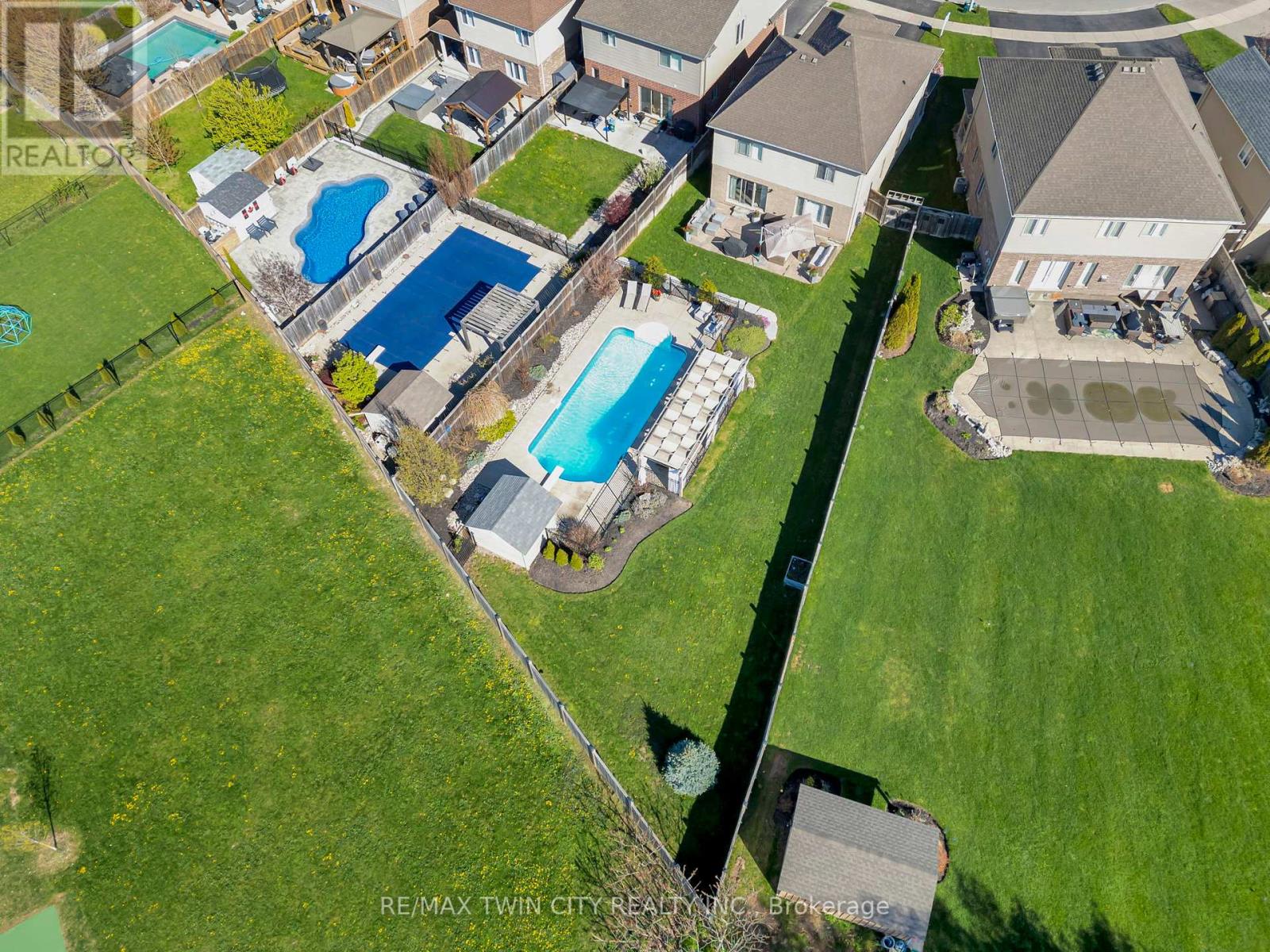 128 Robert Simone Way, North Dumfries, Ontario  N0B 1E0 - Photo 37 - X12051295
