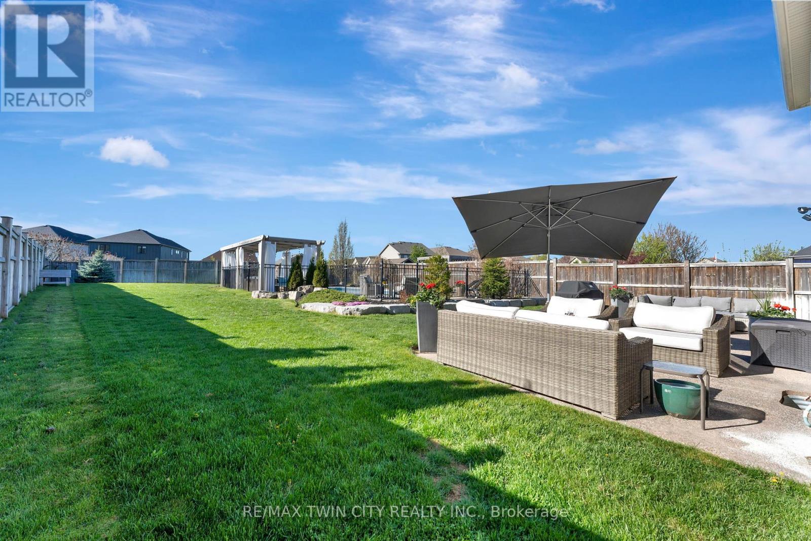128 Robert Simone Way, North Dumfries, Ontario  N0B 1E0 - Photo 40 - X12051295