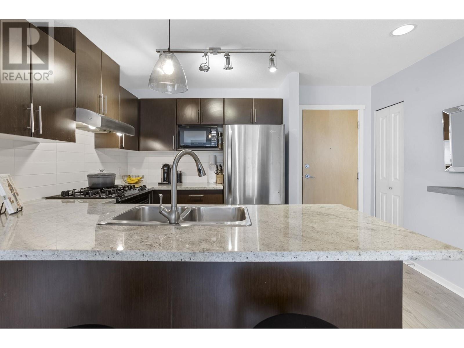 313 700 Klahanie Drive, Port Moody, British Columbia  V3H 5L3 - Photo 7 - R2983508