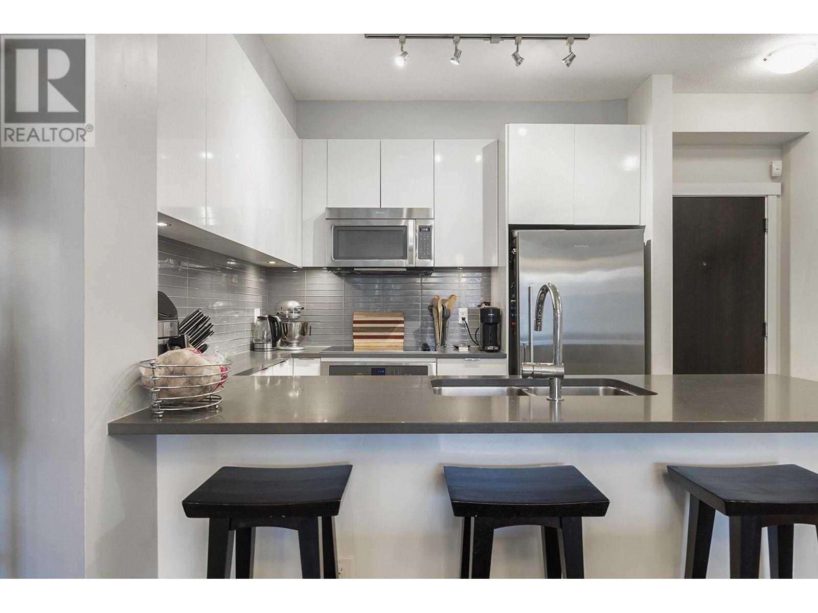 203 2665 Mountain Highway, North Vancouver, British Columbia  V7J 0A8 - Photo 9 - R2983536
