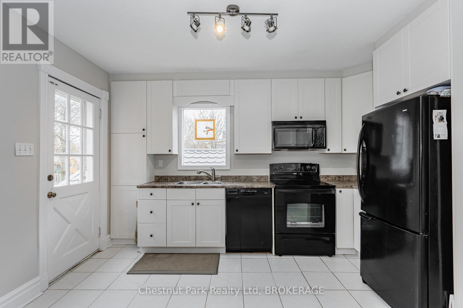 27 Home Street, Guelph, Ontario  N1H 2E4 - Photo 12 - X12051395