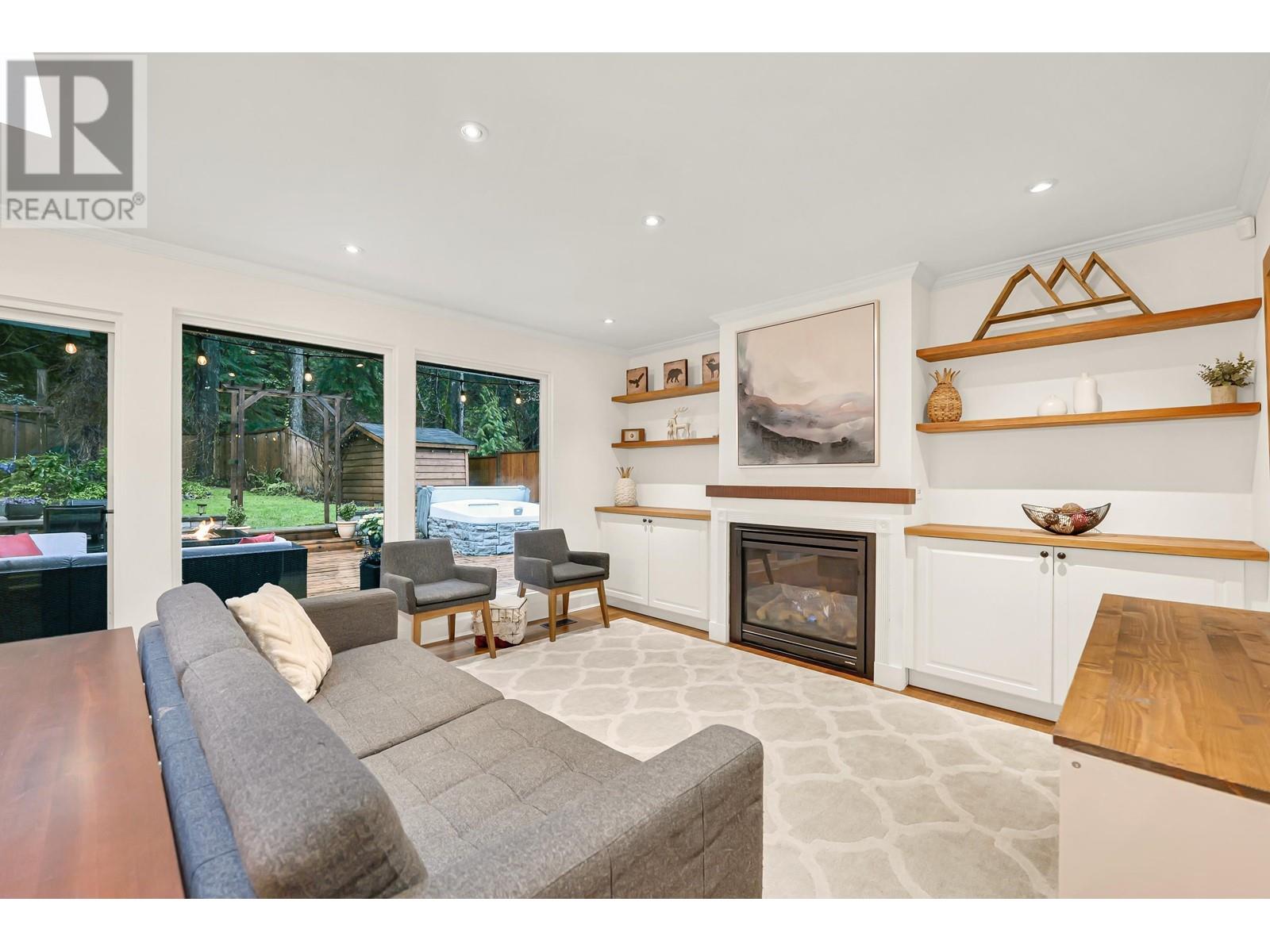 2354 TREETOP LANE, north vancouver, British Columbia