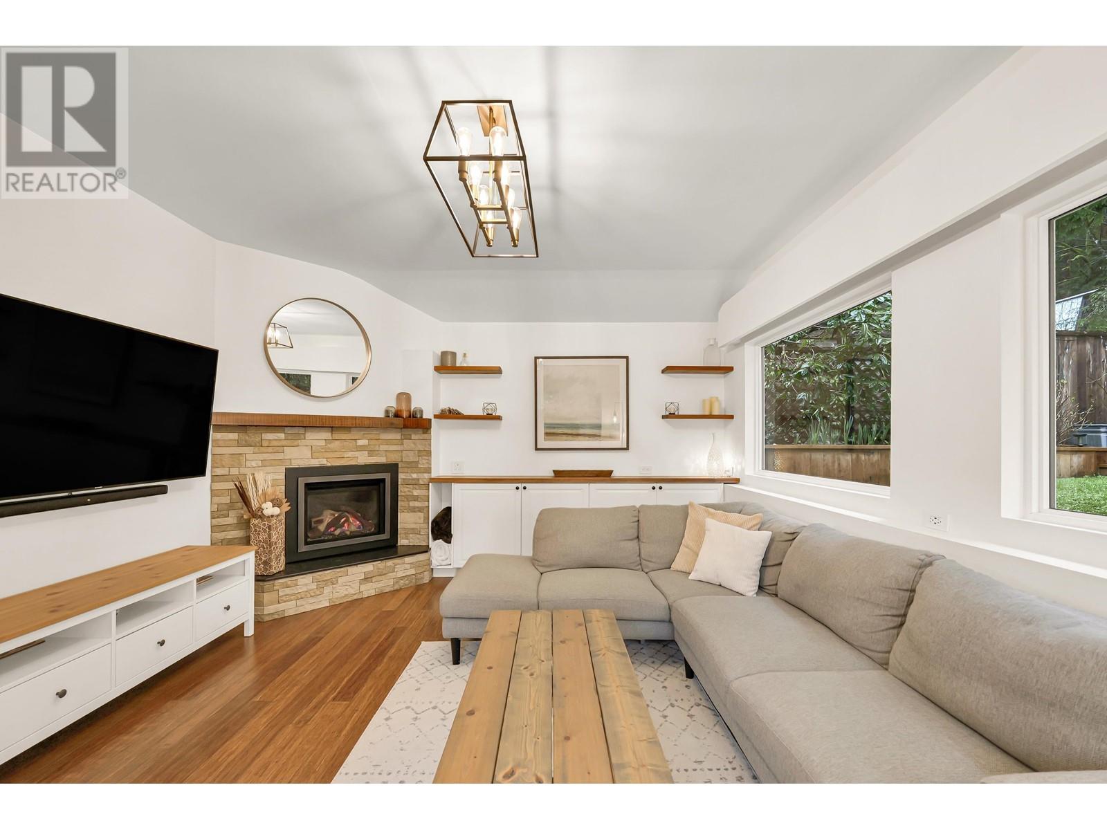 2354 Treetop Lane, North Vancouver, British Columbia  V7H 2K5 - Photo 3 - R2983554