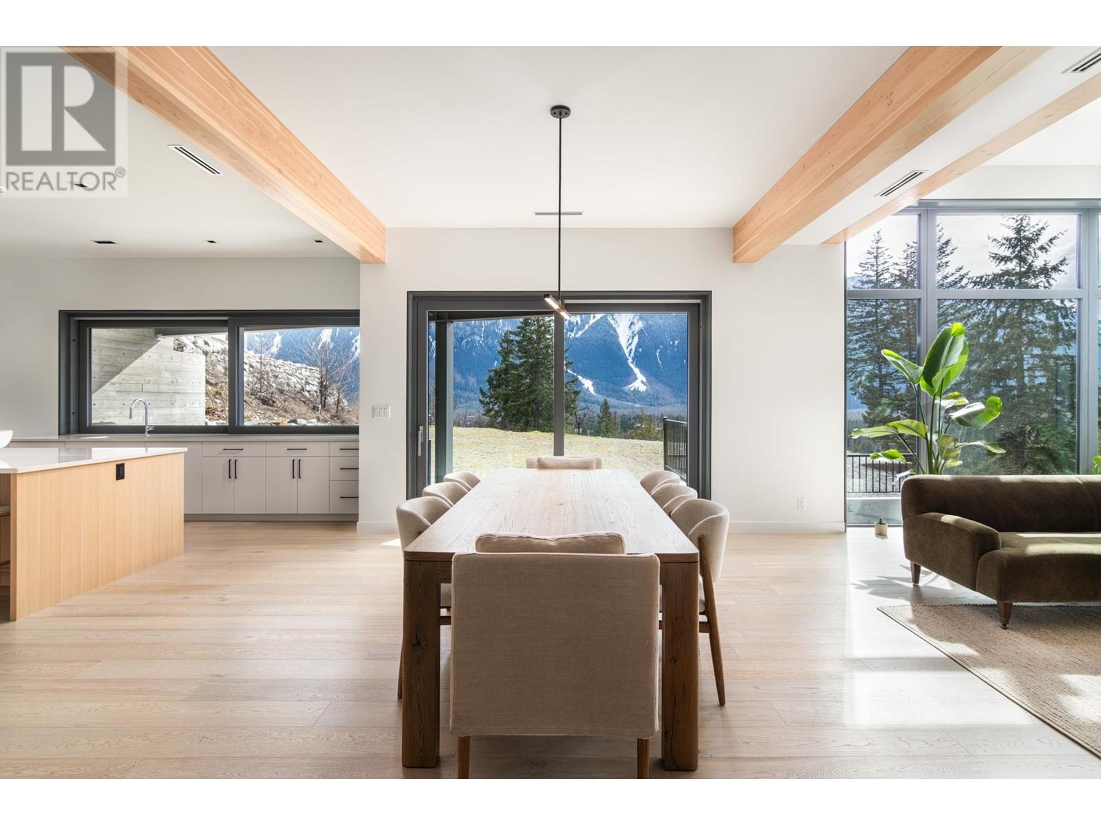 7510 Pebble Creek Drive, Pemberton, British Columbia  V0N 2L1 - Photo 3 - R2983210