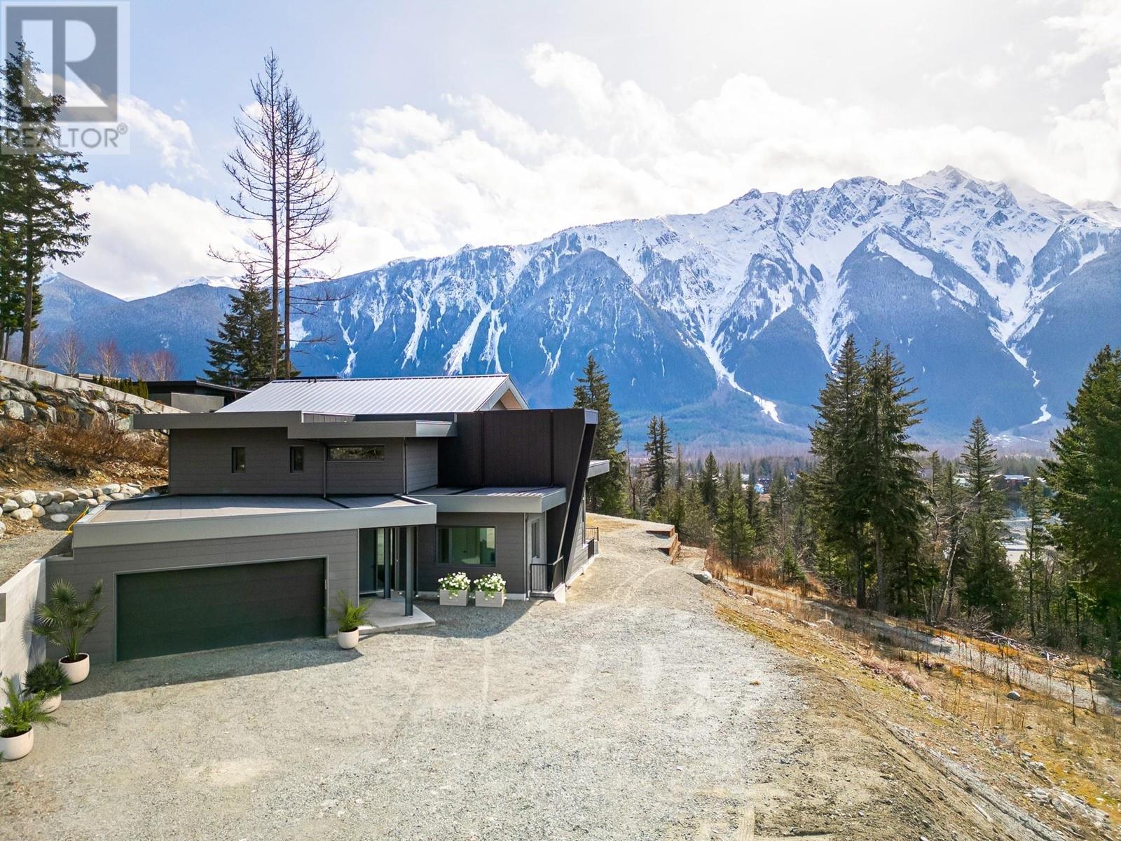 7510 Pebble Creek Drive, Pemberton, British Columbia  V0N 2L1 - Photo 5 - R2983210