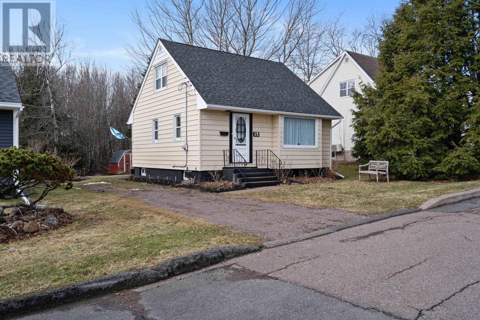 15 Westminster Avenue, Amherst, Nova Scotia  B4H 3V1 - Photo 2 - 202506272