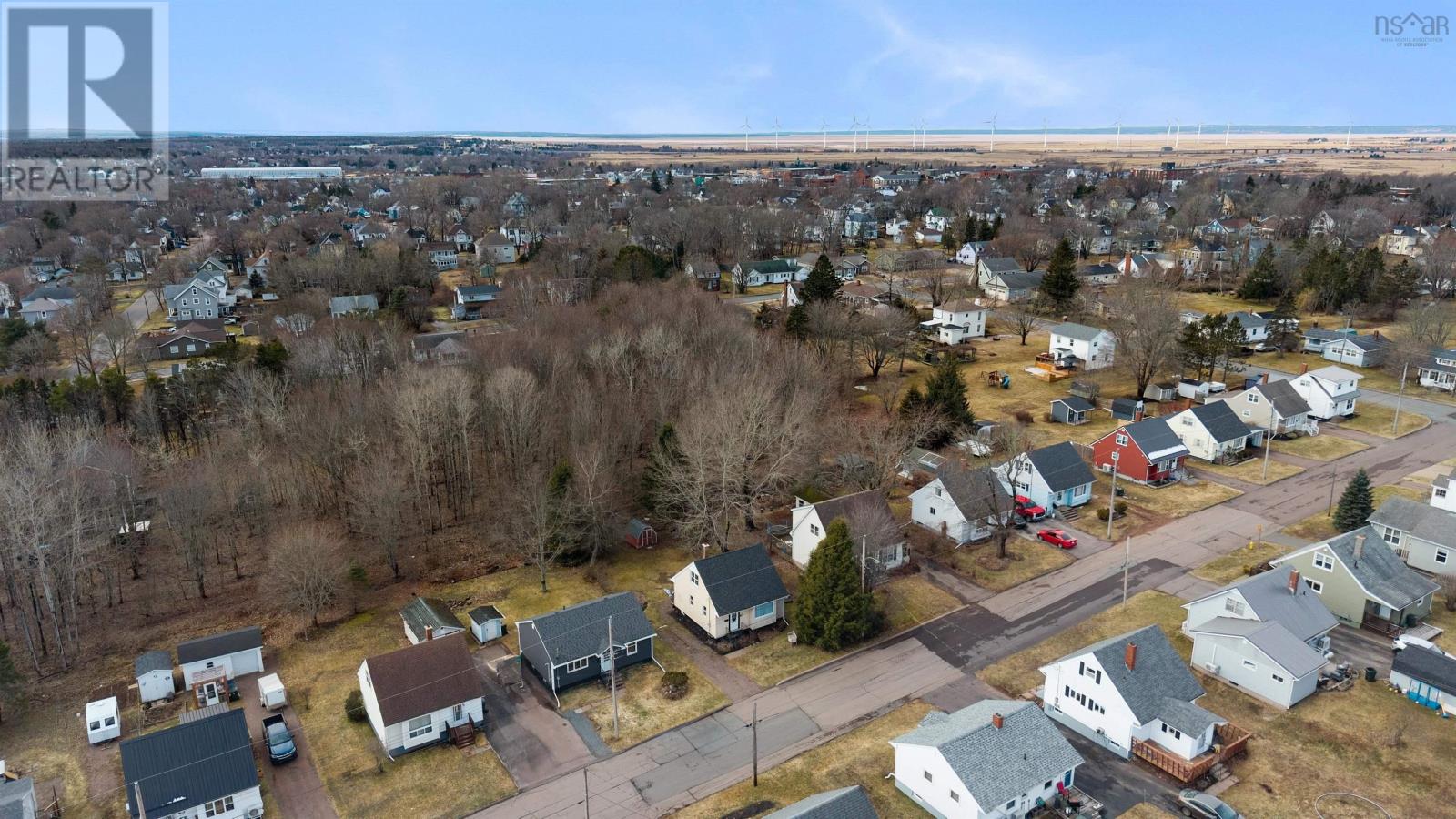 15 Westminster Avenue, Amherst, Nova Scotia  B4H 3V1 - Photo 3 - 202506272