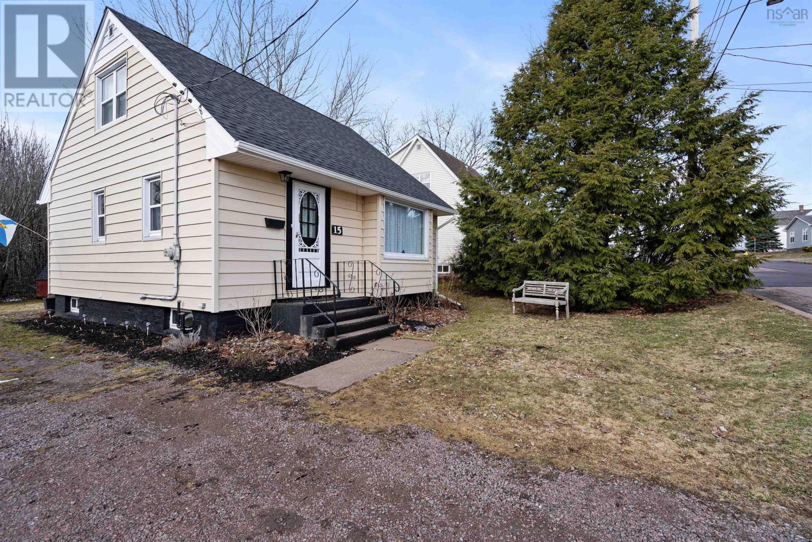 15 Westminster Avenue, Amherst, Nova Scotia  B4H 3V1 - Photo 4 - 202506272