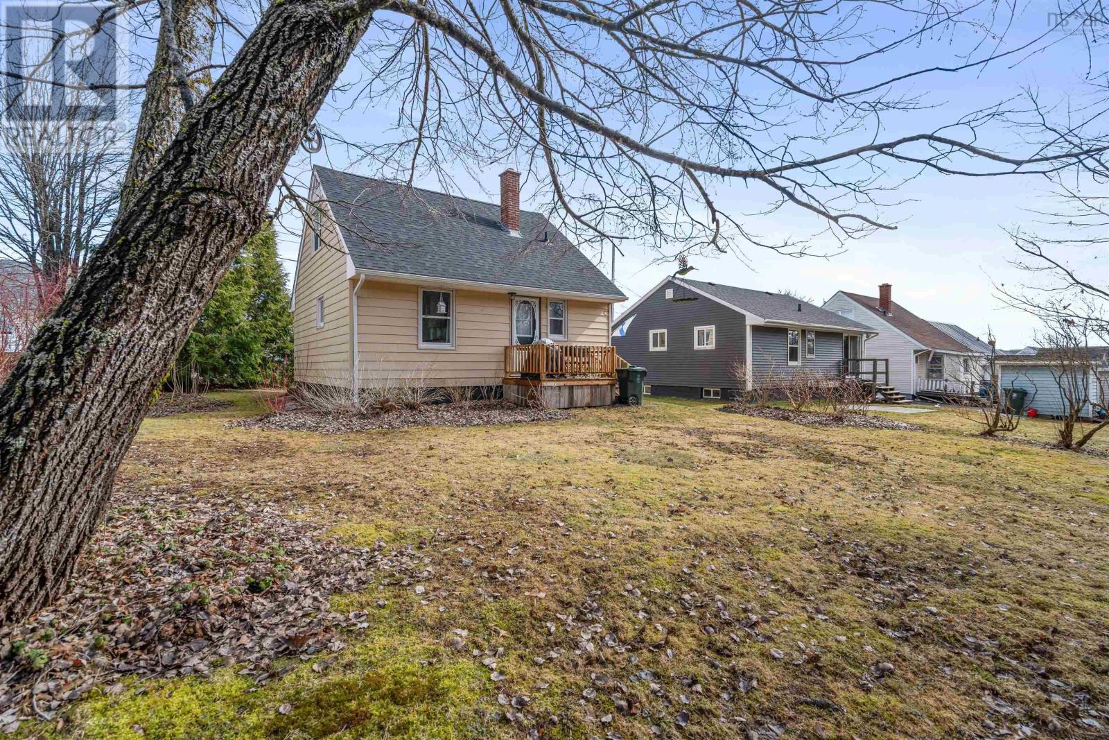 15 Westminster Avenue, Amherst, Nova Scotia  B4H 3V1 - Photo 6 - 202506272