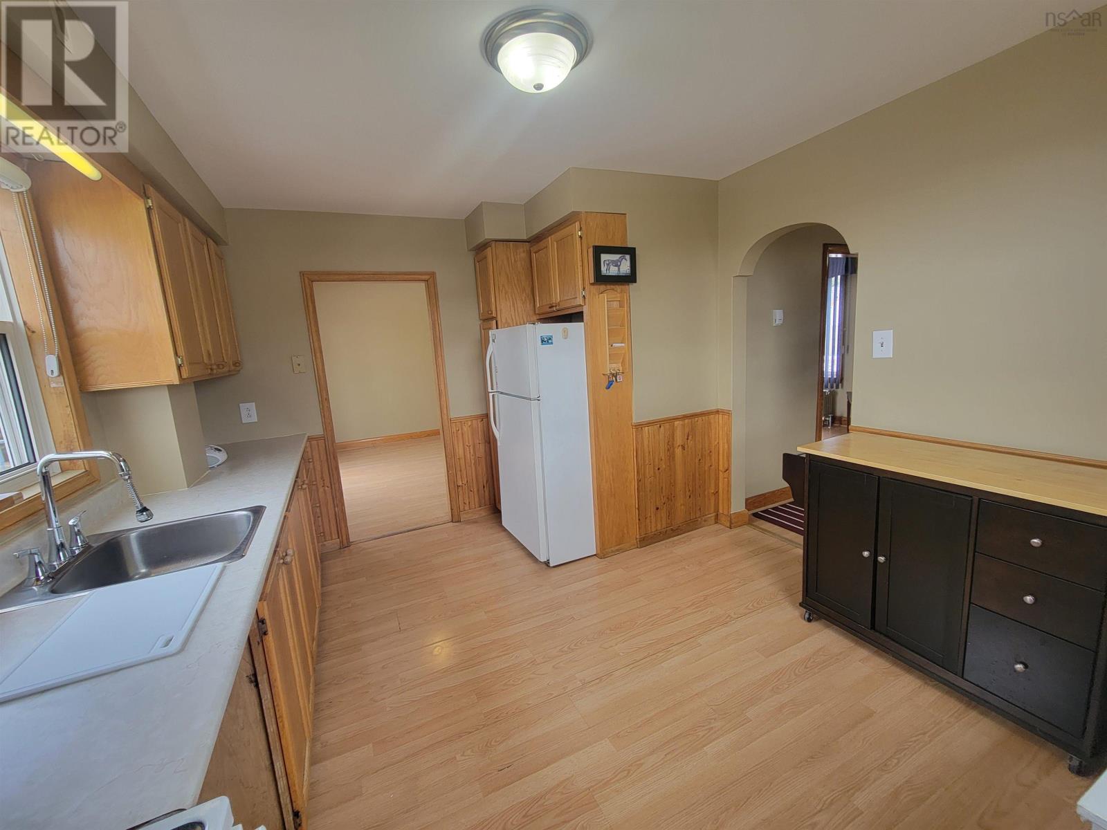 93 Manse Street, Sydney, Nova Scotia  B1N 1C8 - Photo 4 - 202506287