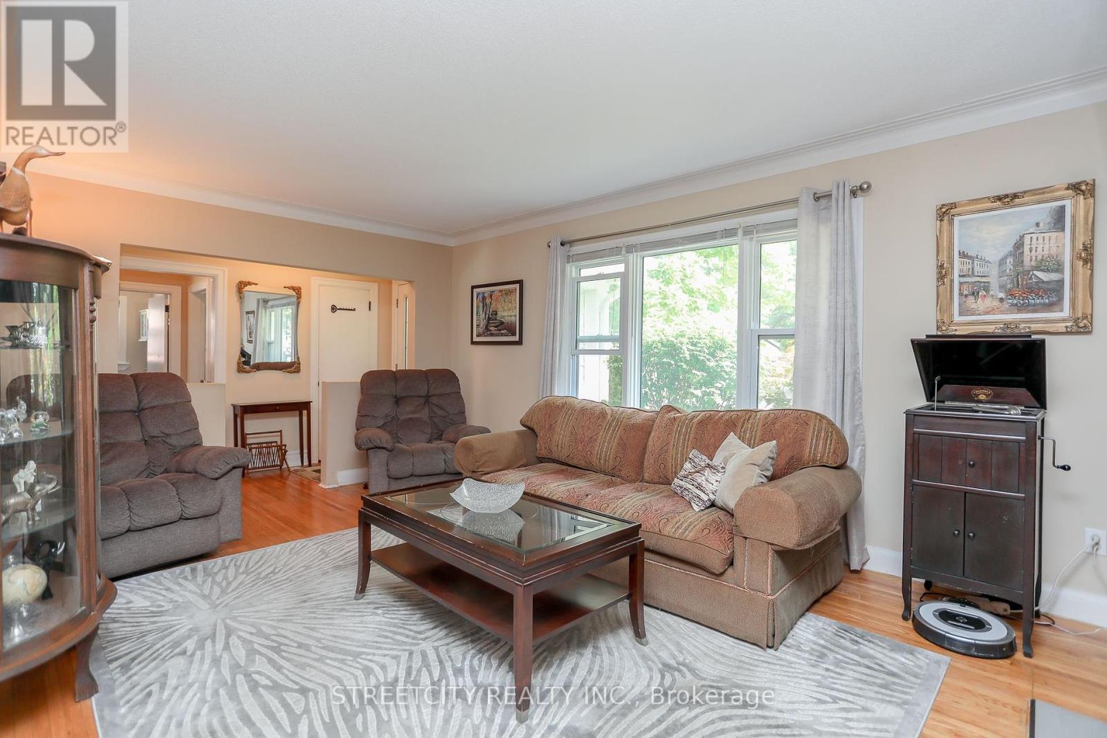 Photo 8 of 40 for 413 Byron Boulevard