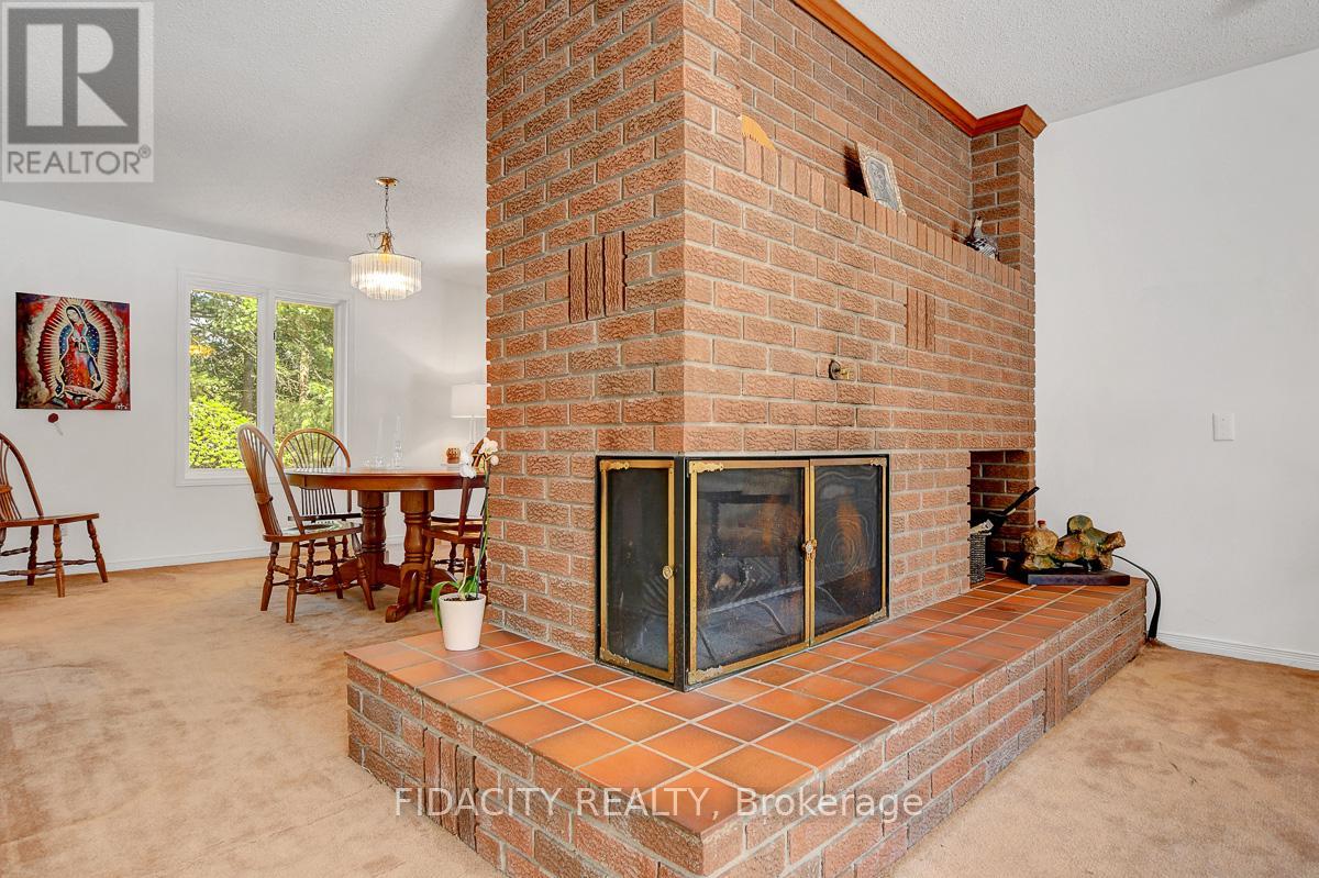 136 Grey Stone Drive, Ottawa, Ontario  K0A 1L0 - Photo 6 - X12051411