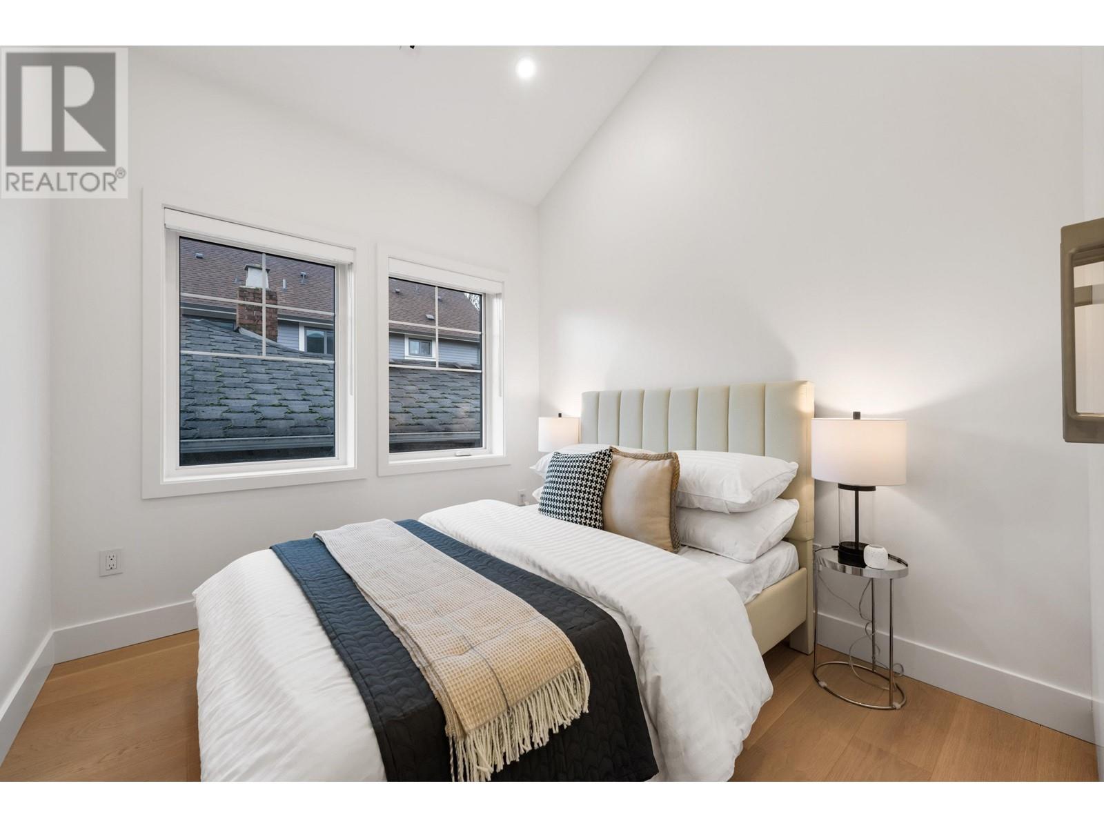 Listing Picture 18 of 28 : 1317 E 18TH AVENUE, Vancouver / 溫哥華 - 魯藝地產 Yvonne Lu Group - MLS Medallion Club Member