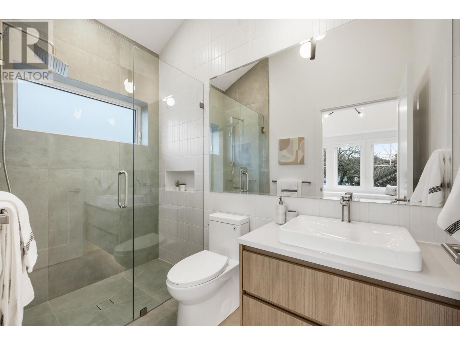 Listing Picture 15 of 28 : 1317 E 18TH AVENUE, Vancouver / 溫哥華 - 魯藝地產 Yvonne Lu Group - MLS Medallion Club Member