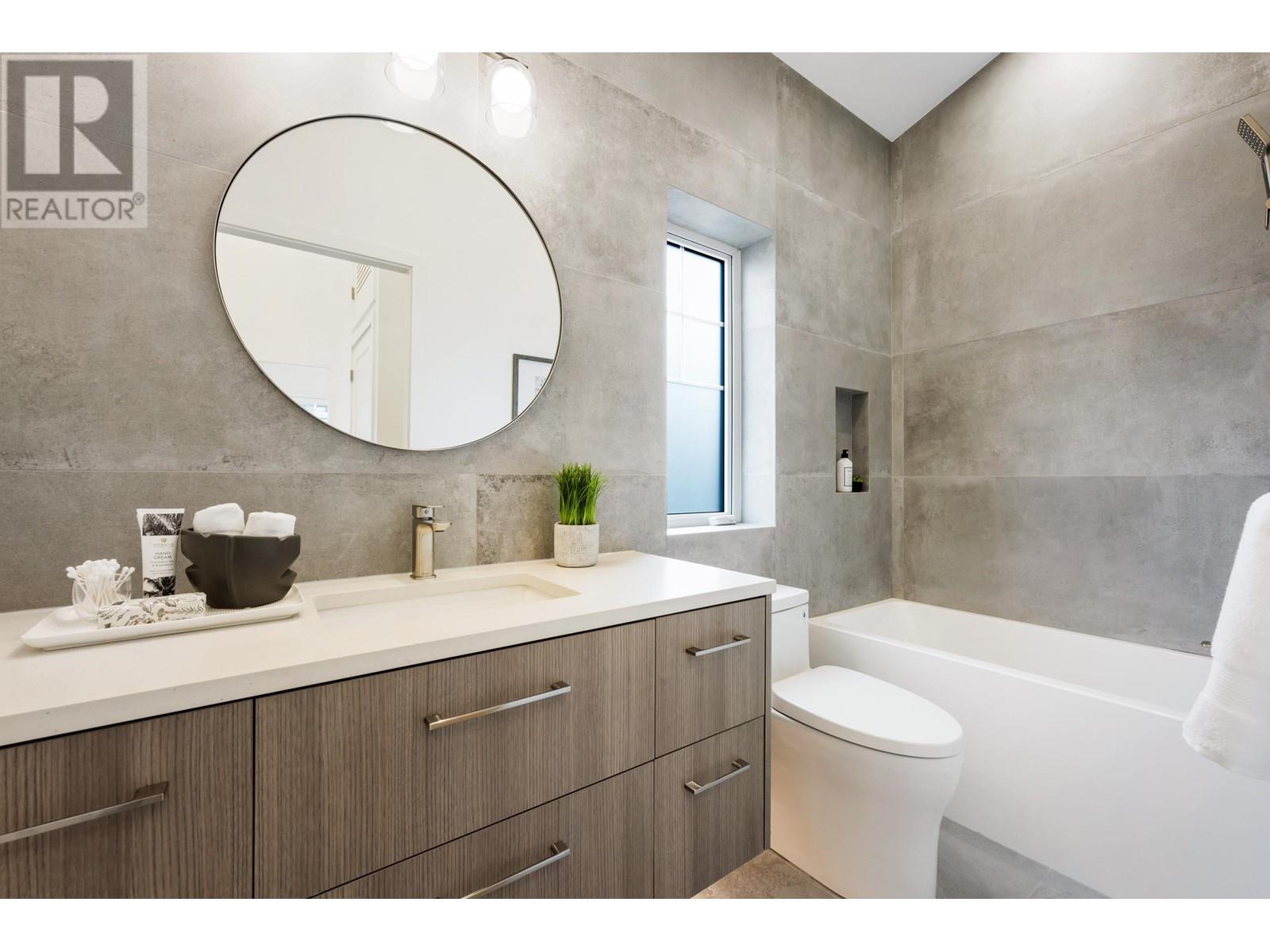 Listing Picture 18 of 27 : 1315 E 18TH AVENUE, Vancouver / 溫哥華 - 魯藝地產 Yvonne Lu Group - MLS Medallion Club Member