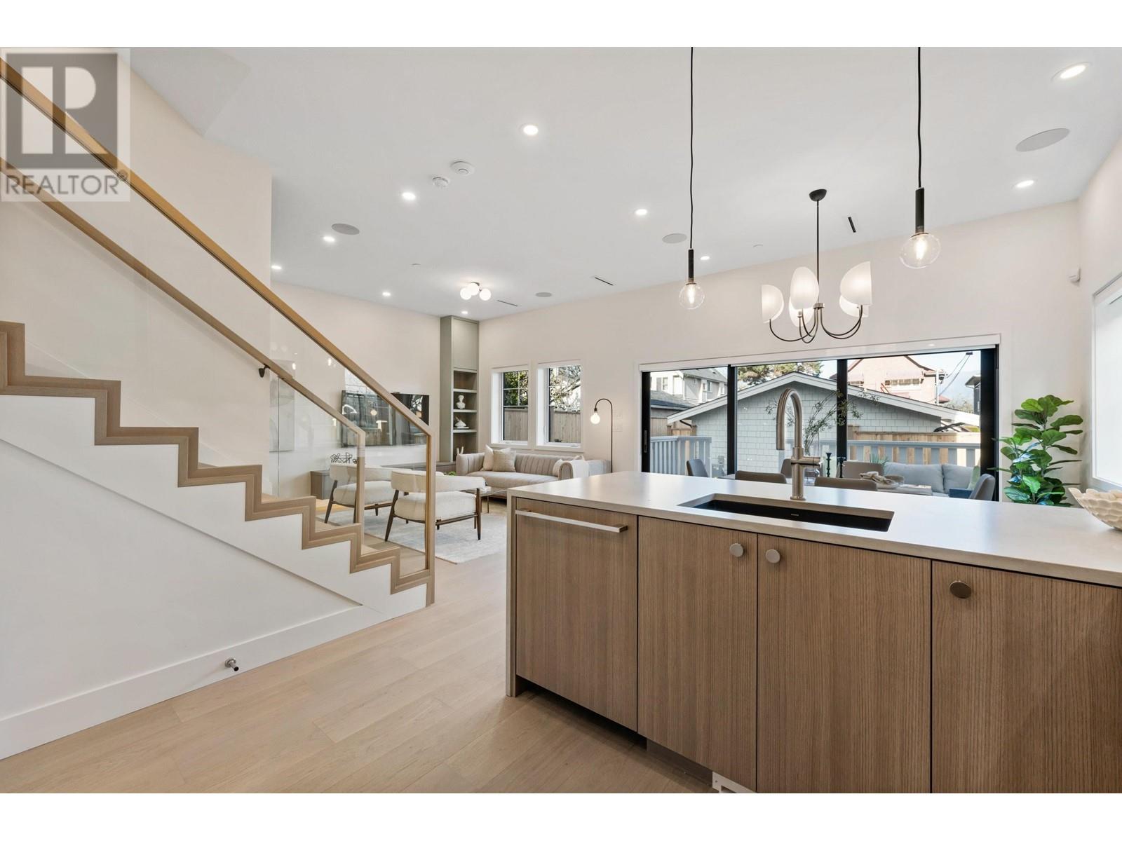 Listing Picture 11 of 27 : 1315 E 18TH AVENUE, Vancouver / 溫哥華 - 魯藝地產 Yvonne Lu Group - MLS Medallion Club Member