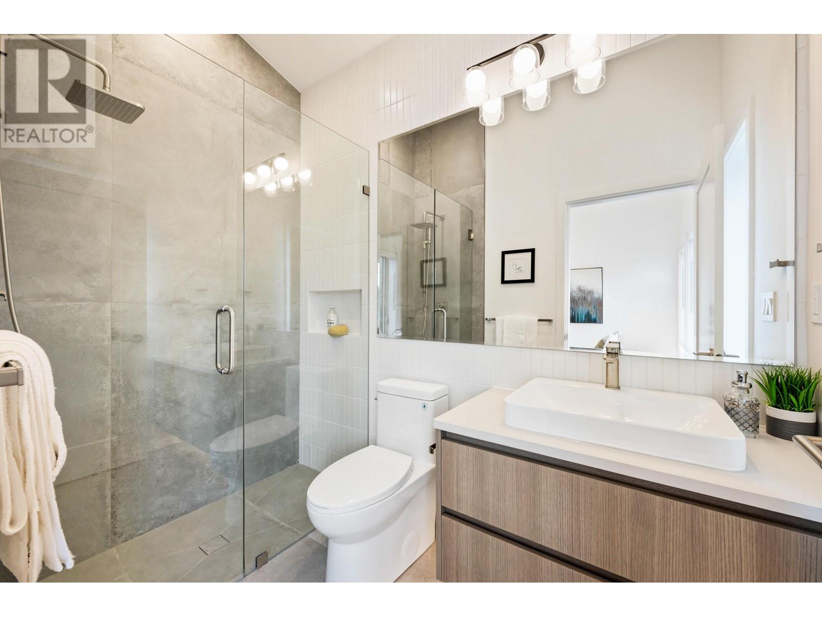 Listing Picture 15 of 27 : 1315 E 18TH AVENUE, Vancouver / 溫哥華 - 魯藝地產 Yvonne Lu Group - MLS Medallion Club Member