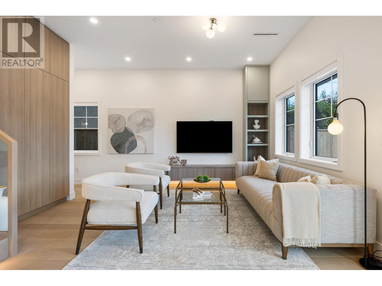 Listing Picture 2 of 27 : 1315 E 18TH AVENUE, Vancouver / 溫哥華 - 魯藝地產 Yvonne Lu Group - MLS Medallion Club Member