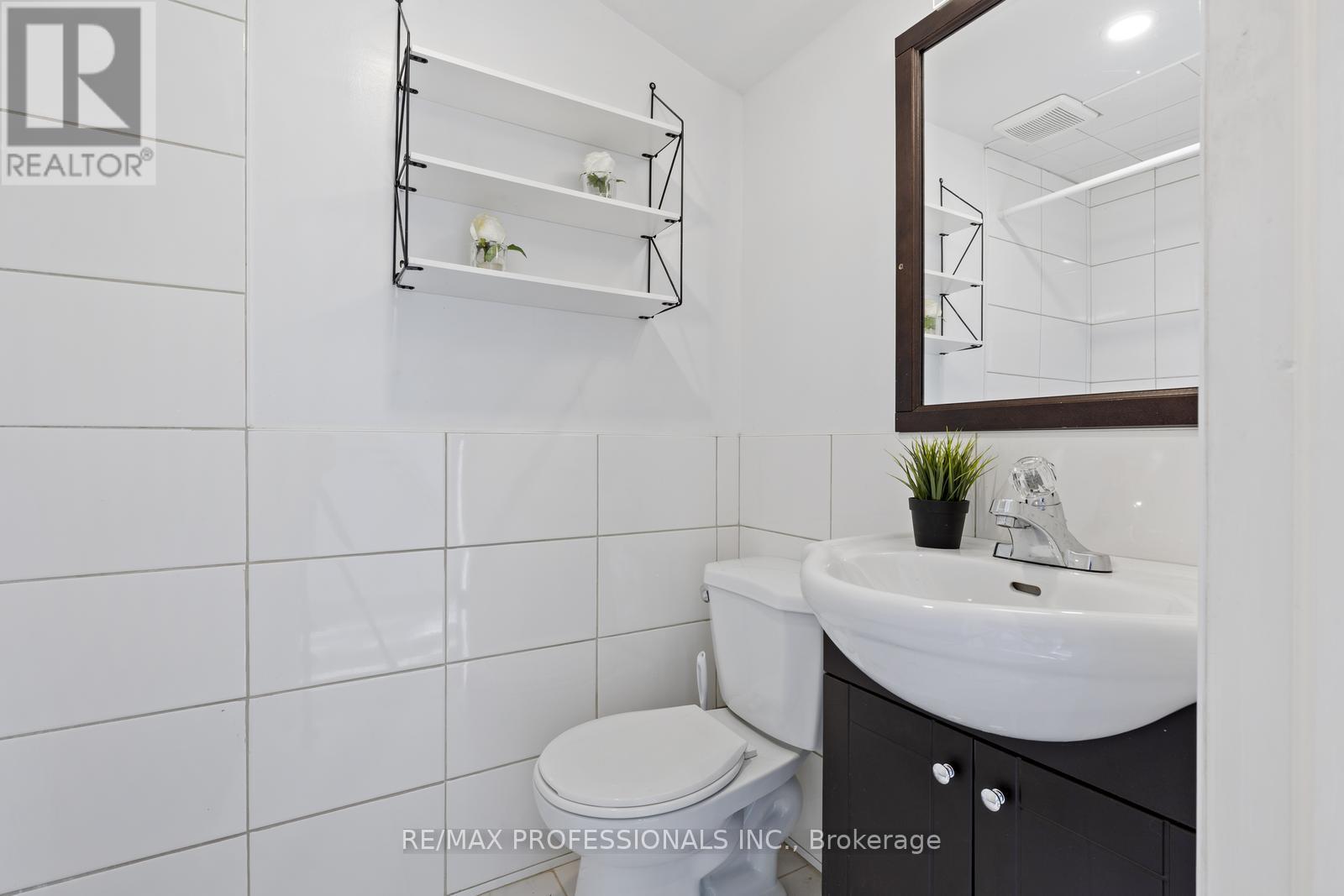 179 Marion Street, Toronto (High Park-Swansea), Ontario  M6R 1E9 - Photo 14 - W12051307