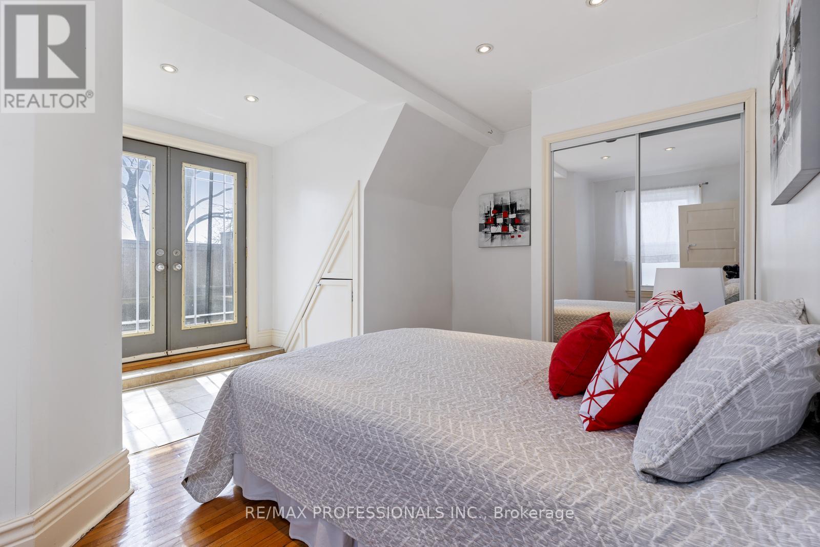 179 Marion Street, Toronto (High Park-Swansea), Ontario  M6R 1E9 - Photo 16 - W12051307