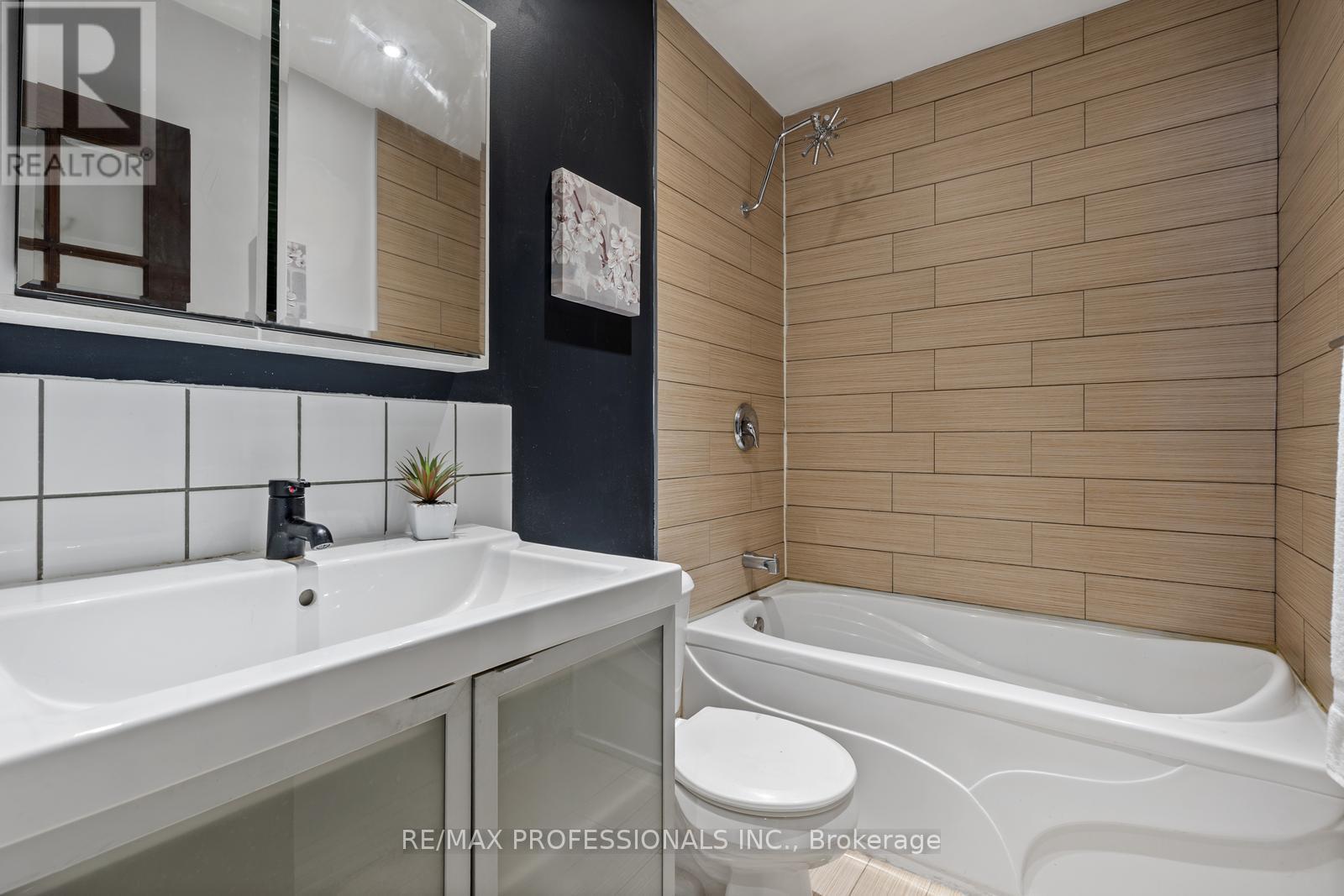 179 Marion Street, Toronto (High Park-Swansea), Ontario  M6R 1E9 - Photo 17 - W12051307