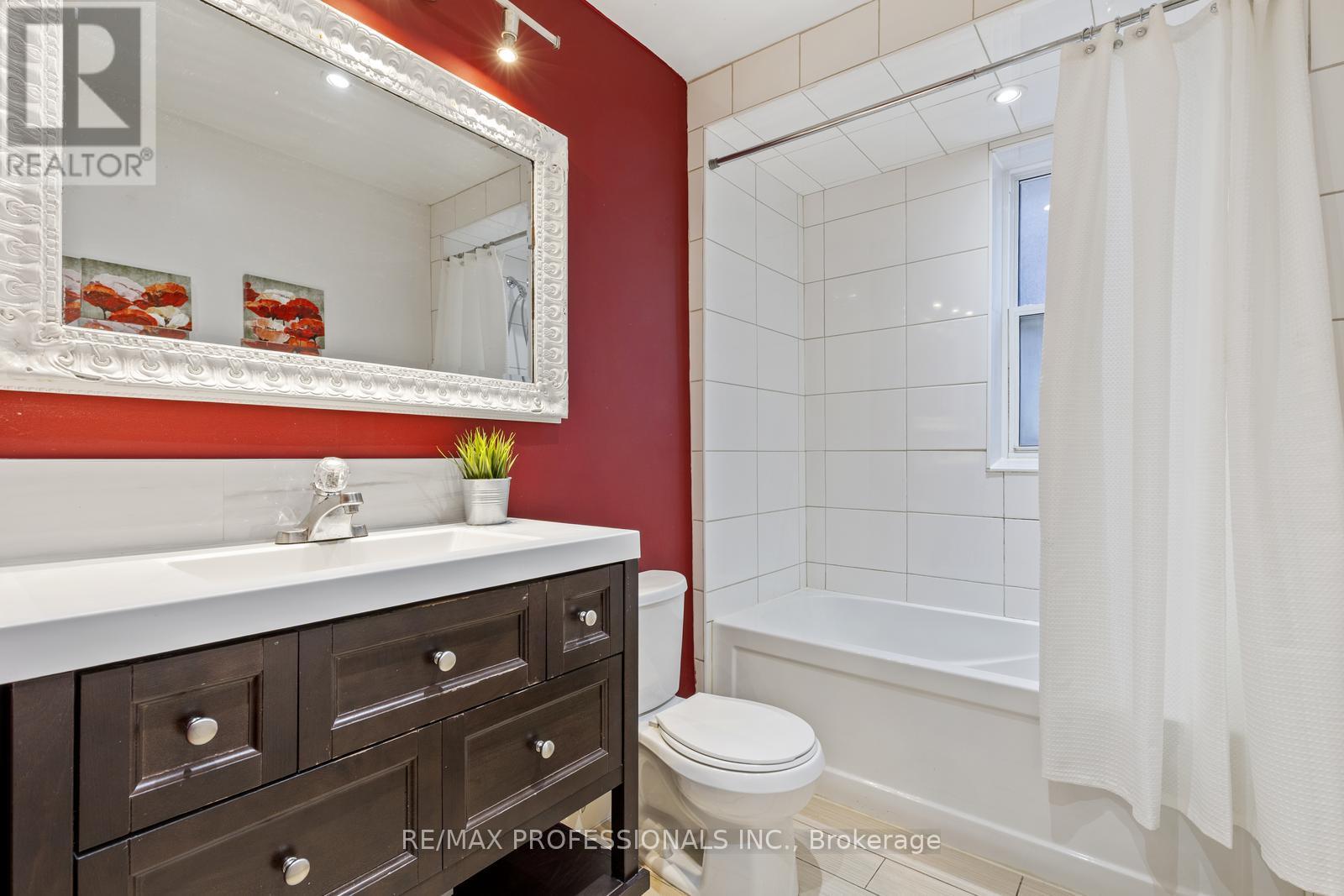 179 Marion Street, Toronto (High Park-Swansea), Ontario  M6R 1E9 - Photo 19 - W12051307