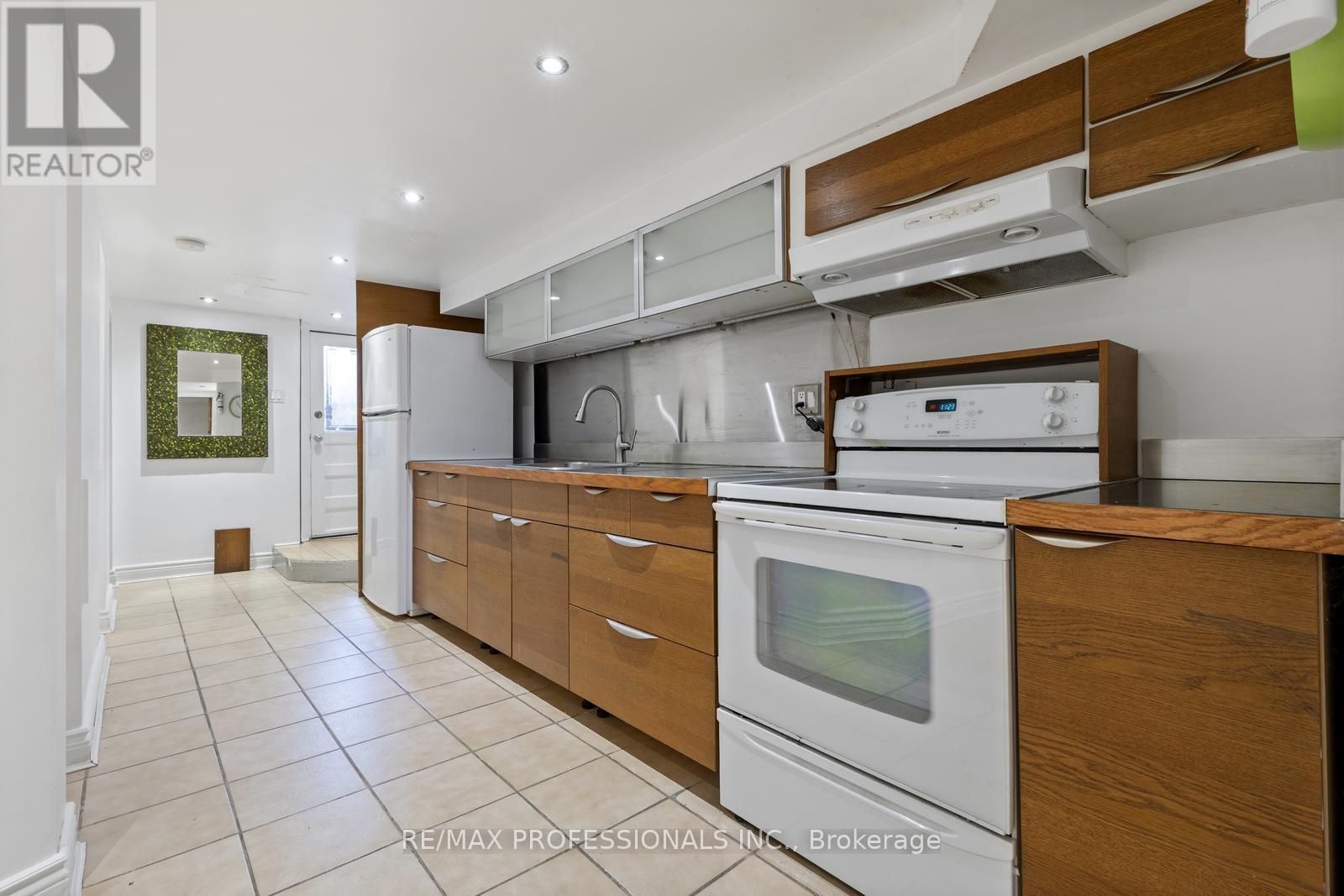 179 Marion Street, Toronto (High Park-Swansea), Ontario  M6R 1E9 - Photo 31 - W12051307