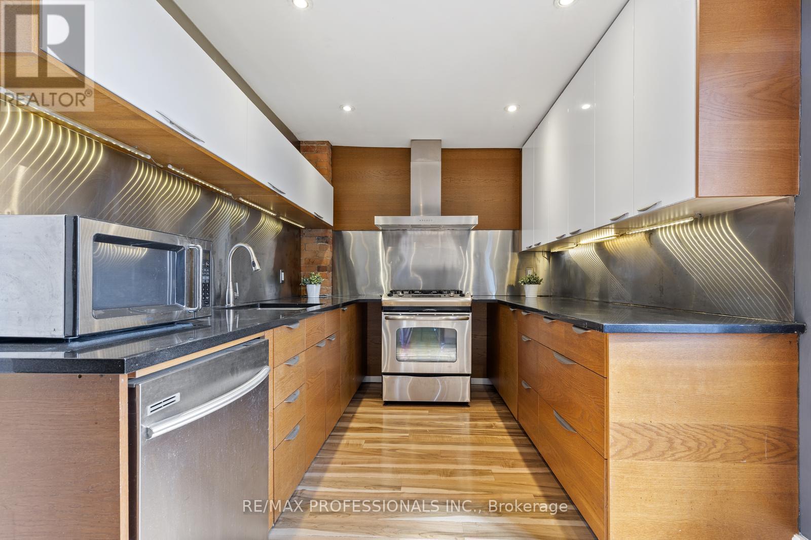 179 Marion Street, Toronto (High Park-Swansea), Ontario  M6R 1E9 - Photo 7 - W12051307