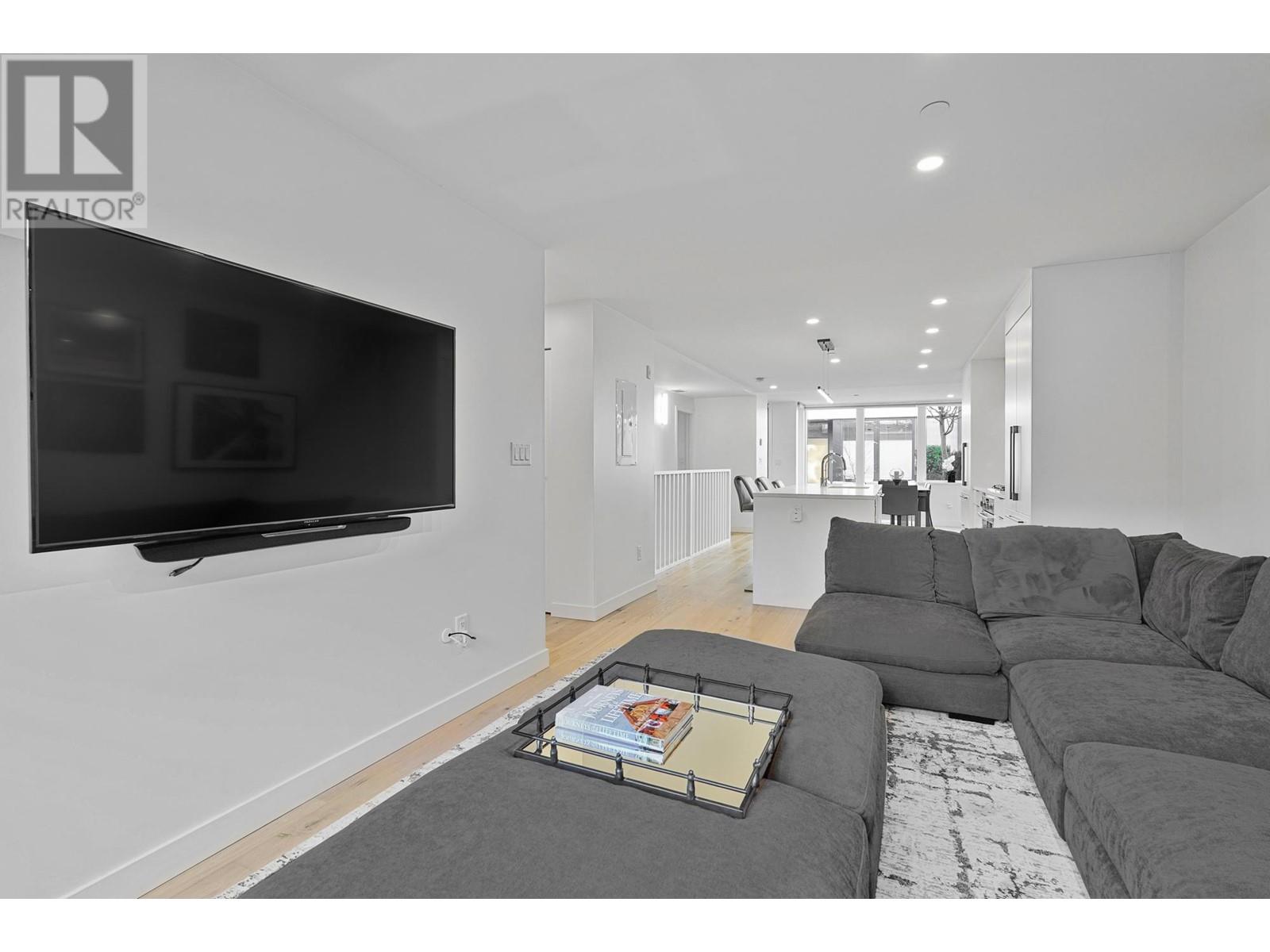 101 649 E 3rd Street, North Vancouver, British Columbia  V7L 1G6 - Photo 11 - R2978351