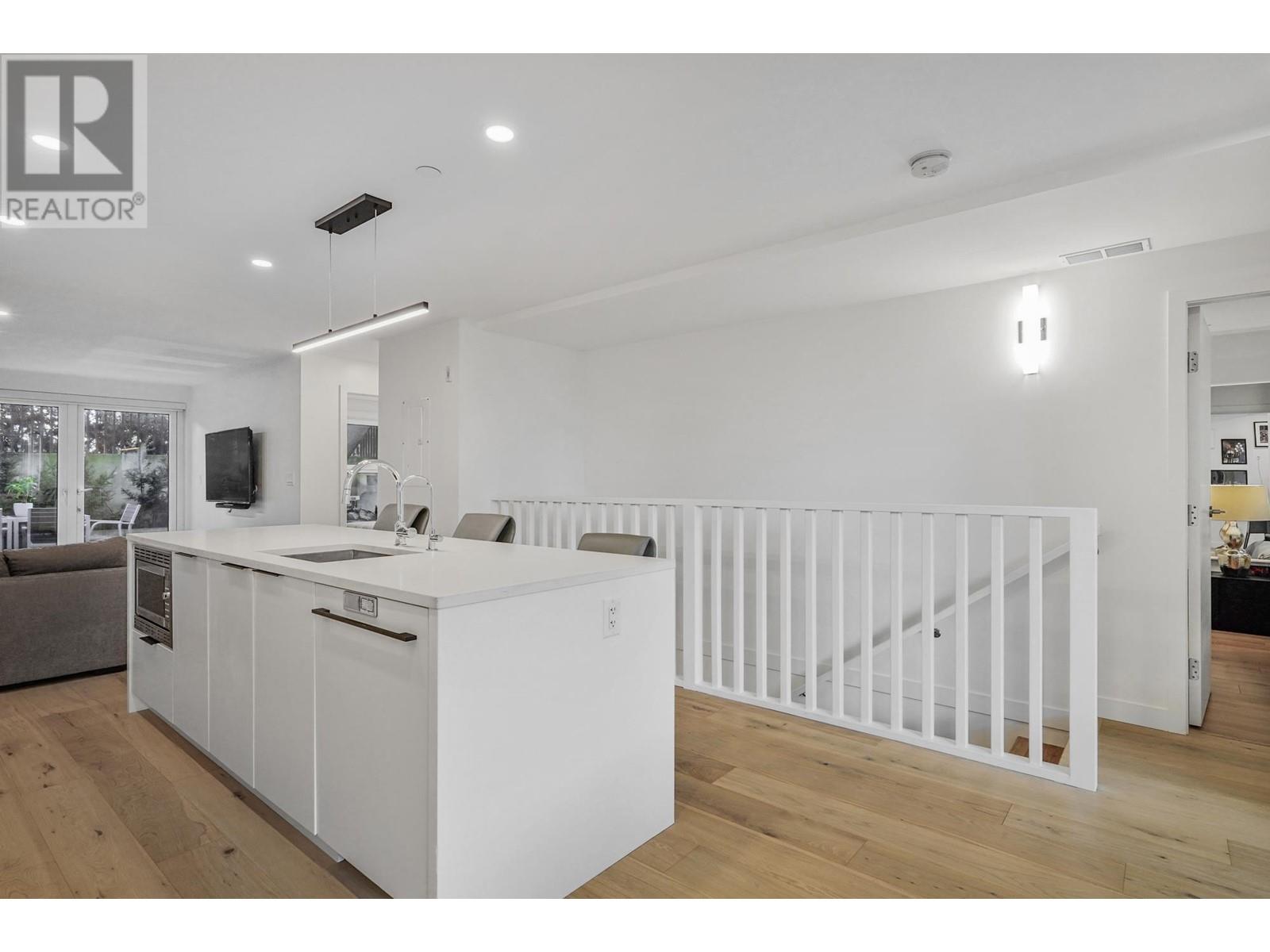 101 649 E 3rd Street, North Vancouver, British Columbia  V7L 1G6 - Photo 8 - R2978351