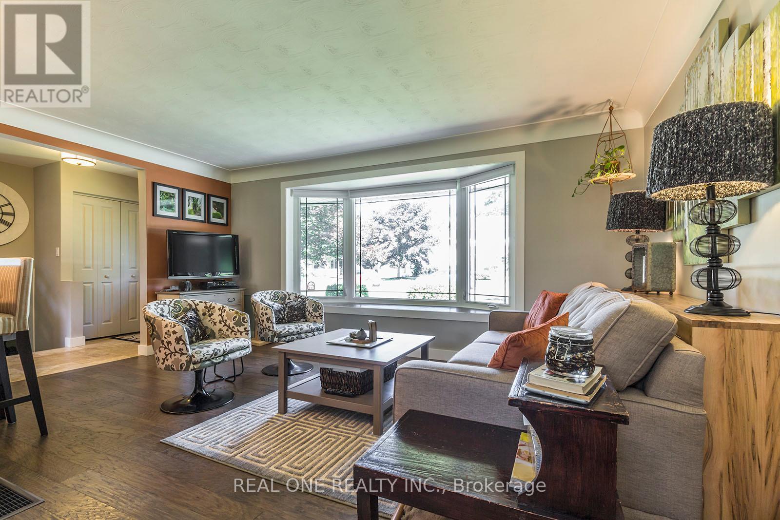 5222 Bromley Road, Burlington, Ontario  L7L 3E9 - Photo 9 - W12051493