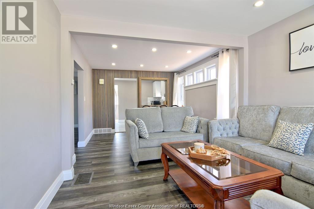 Property at 1391 JANETTE image 3