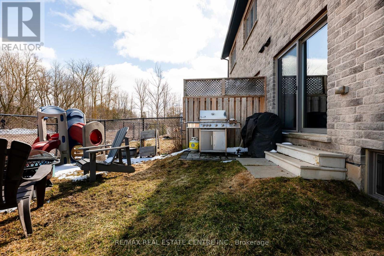 111 Samuel Drive, Wellington North (Arthur), Ontario  N0G 1A0 - Photo 24 - X12051405
