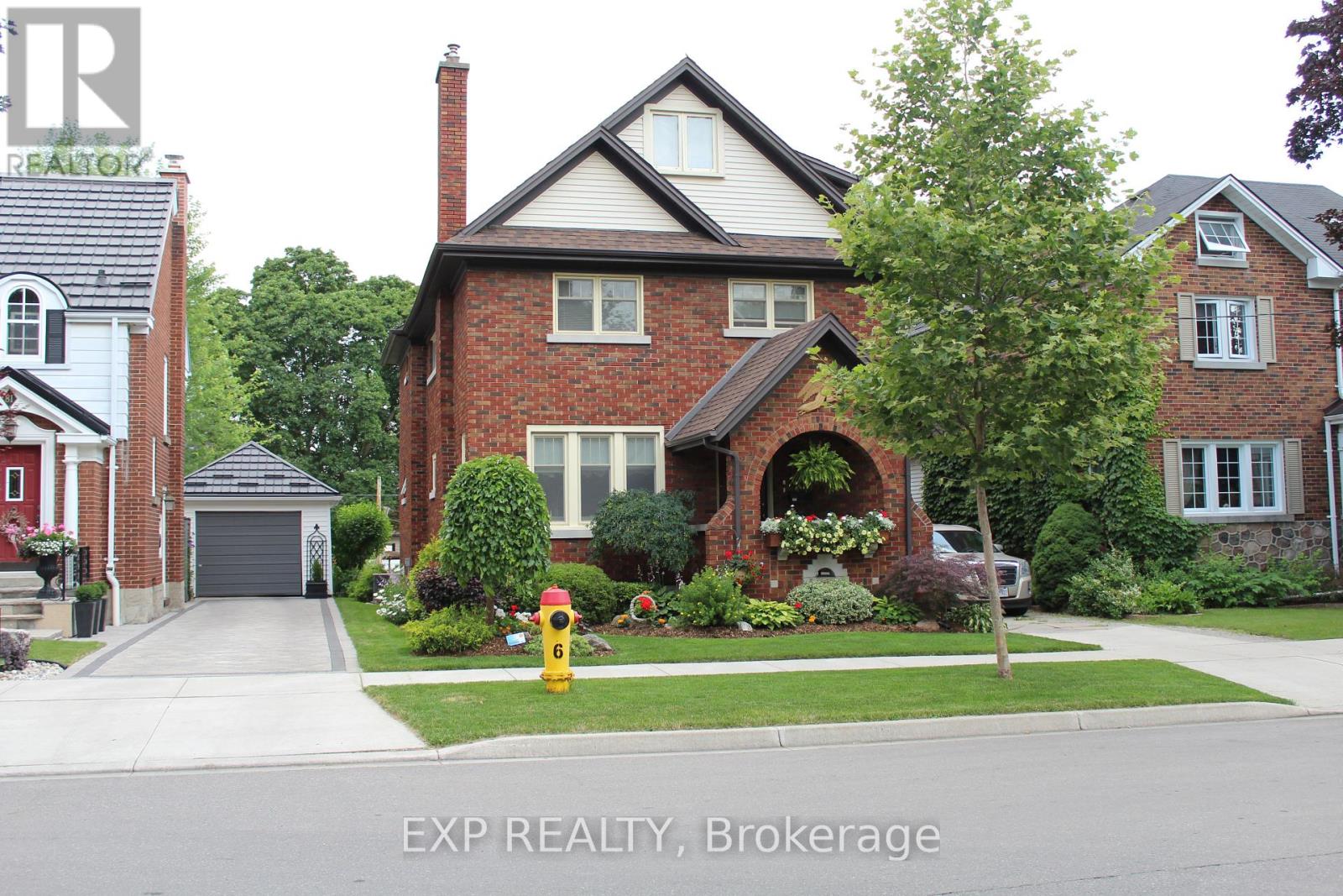 Property at 77 BORDEN AVENUE N image 1