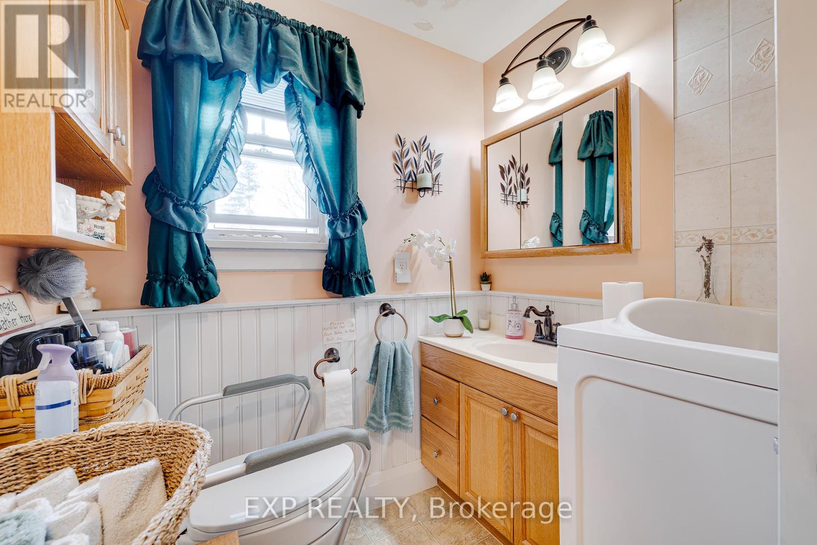 77 Borden Avenue N, Kitchener, Ontario  N2H 3J2 - Photo 15 - X12051413