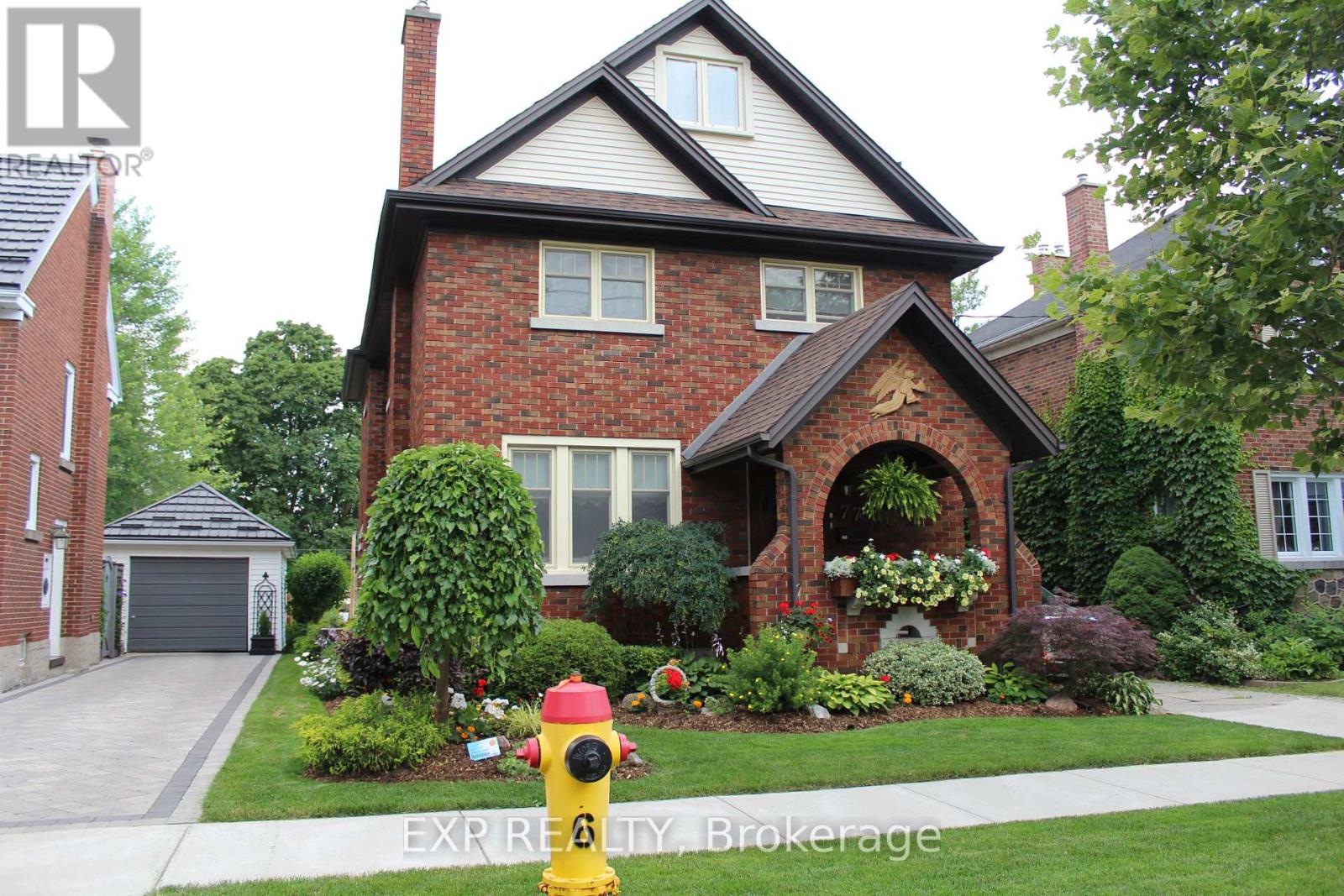 Property at 77 BORDEN AVENUE N image 2