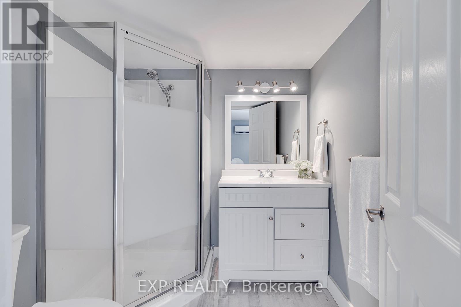 77 Borden Avenue N, Kitchener, Ontario  N2H 3J2 - Photo 25 - X12051413