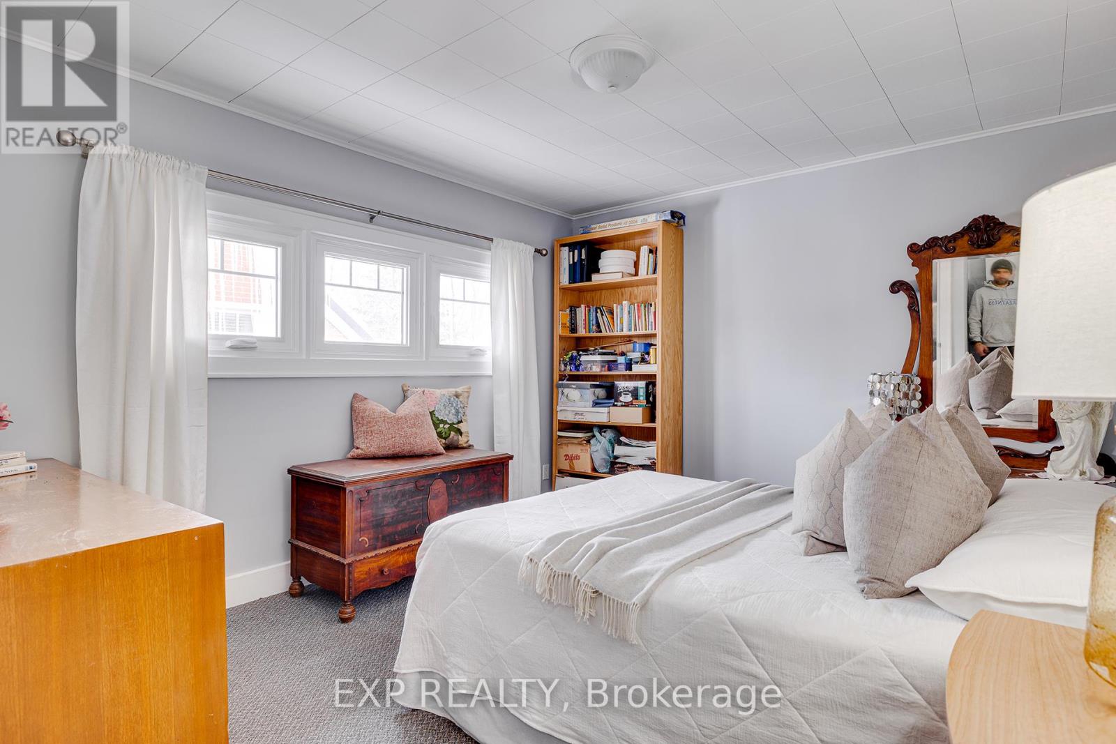 77 Borden Avenue N, Kitchener, Ontario  N2H 3J2 - Photo 28 - X12051413