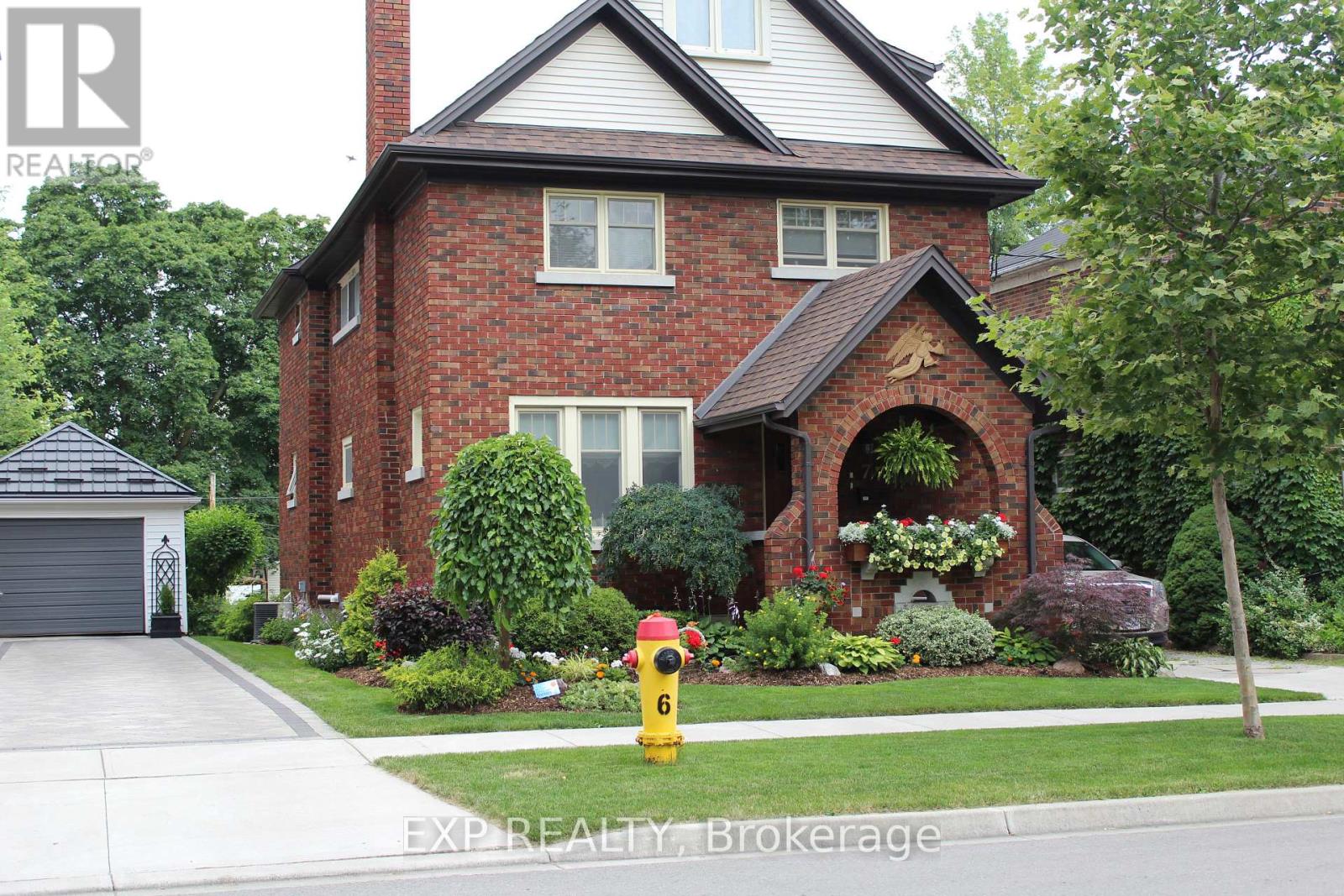 Property at 77 BORDEN AVENUE N image 4