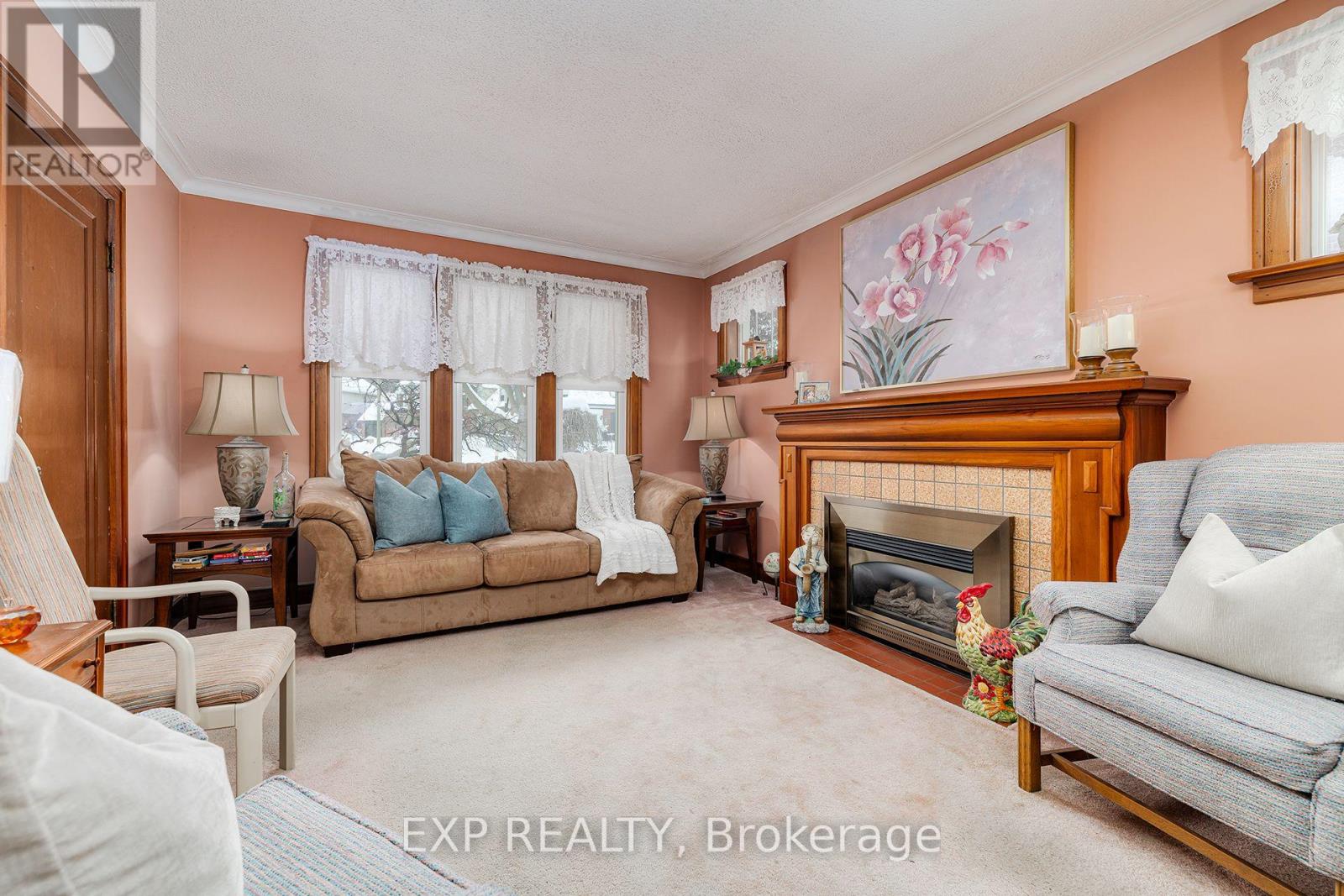 Property at 77 BORDEN AVENUE N image 5