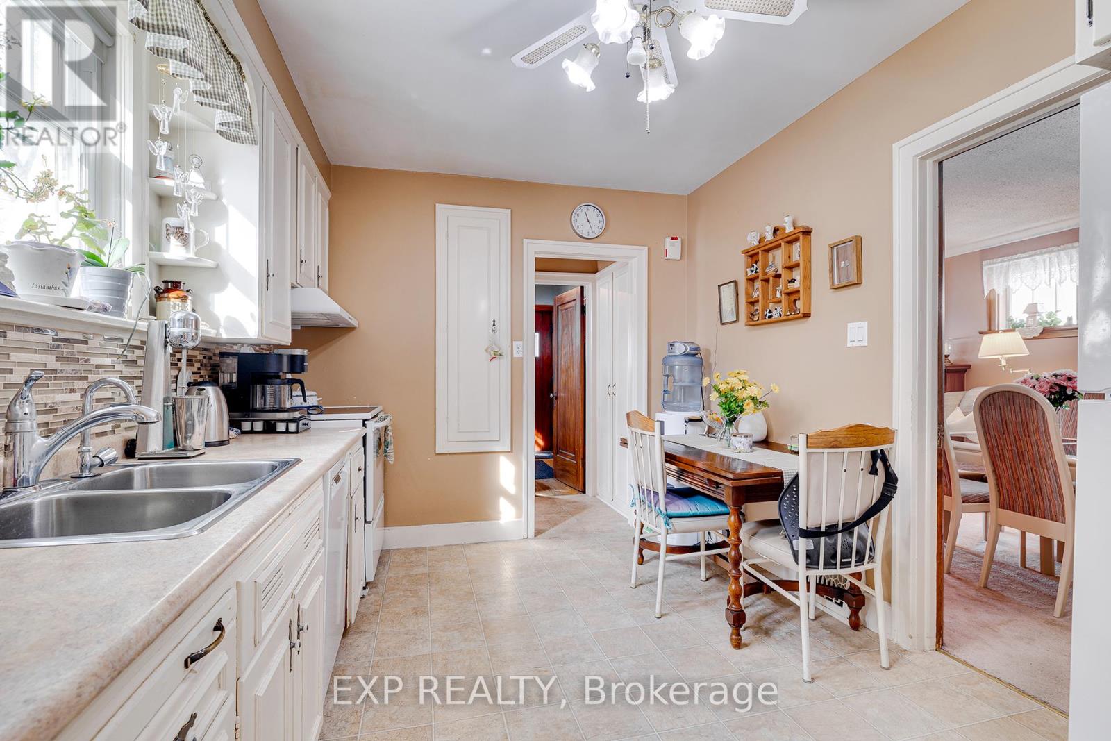 77 Borden Avenue N, Kitchener, Ontario  N2H 3J2 - Photo 8 - X12051413