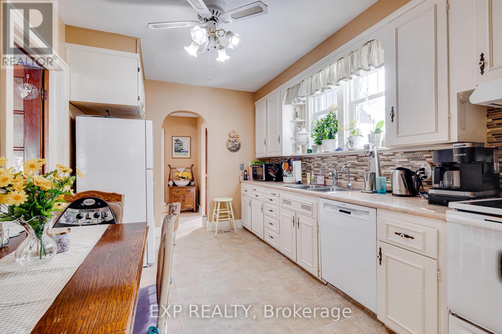 77 Borden Avenue N, Kitchener, Ontario  N2H 3J2 - Photo 9 - X12051413