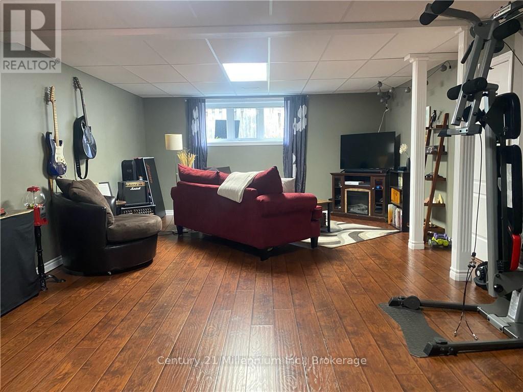 7 Sparrow Lane, Wasaga Beach, Ontario  L9Z 1A9 - Photo 24 - S12051159