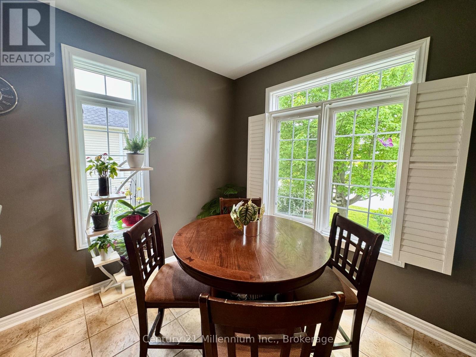 7 Sparrow Lane, Wasaga Beach, Ontario  L9Z 1A9 - Photo 9 - S12051159