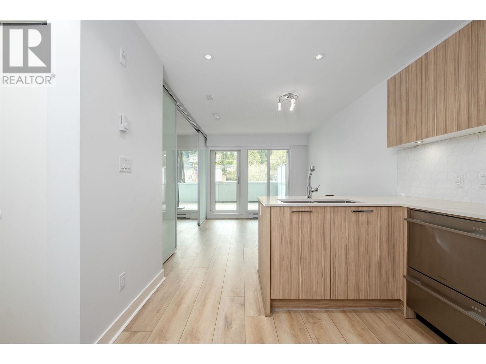 Property at 209 1061 MARINE DRIVE image 3