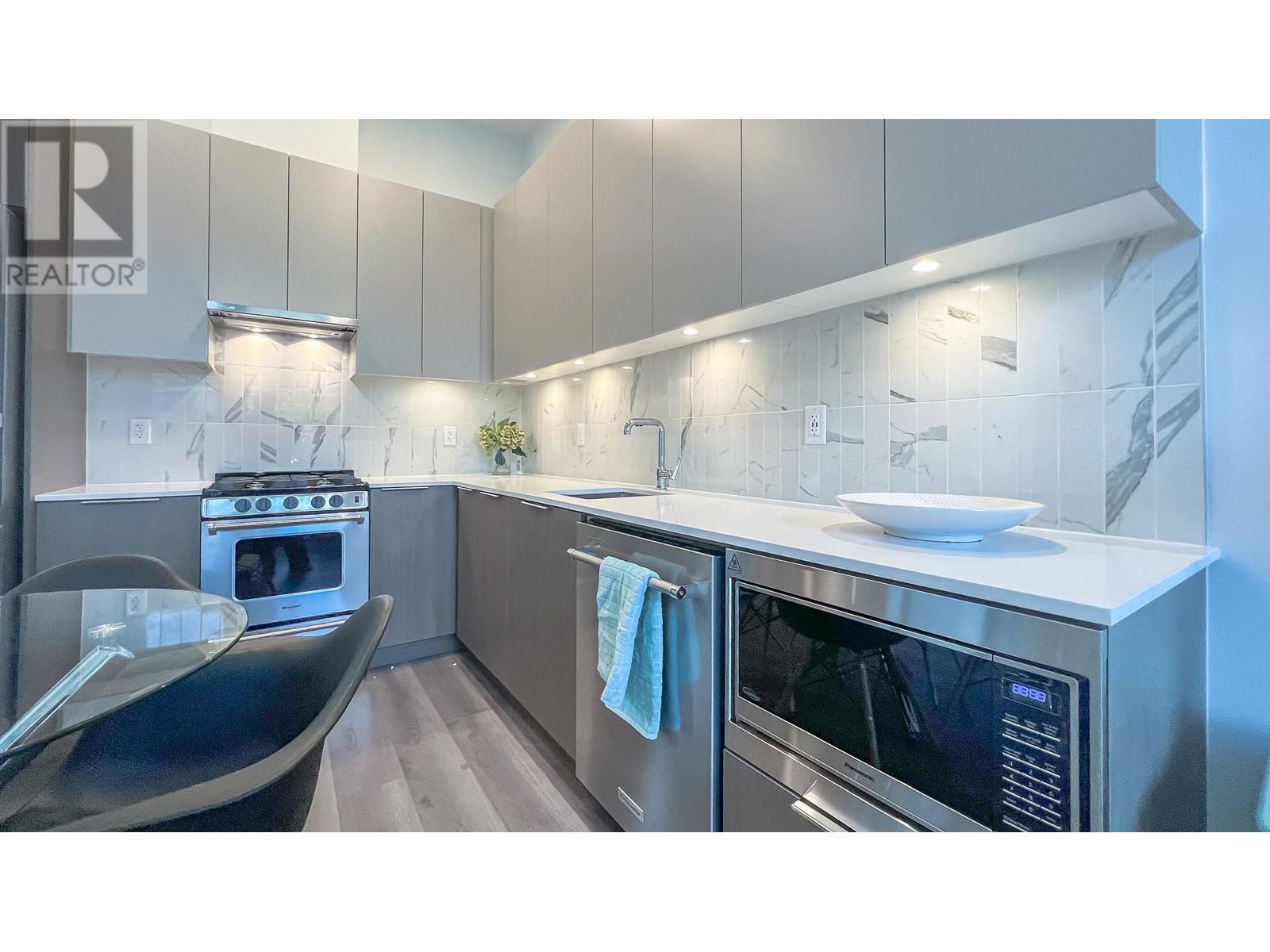 111 645 Como Lake Avenue, Coquitlam, British Columbia  V3J 0N9 - Photo 6 - R2983582