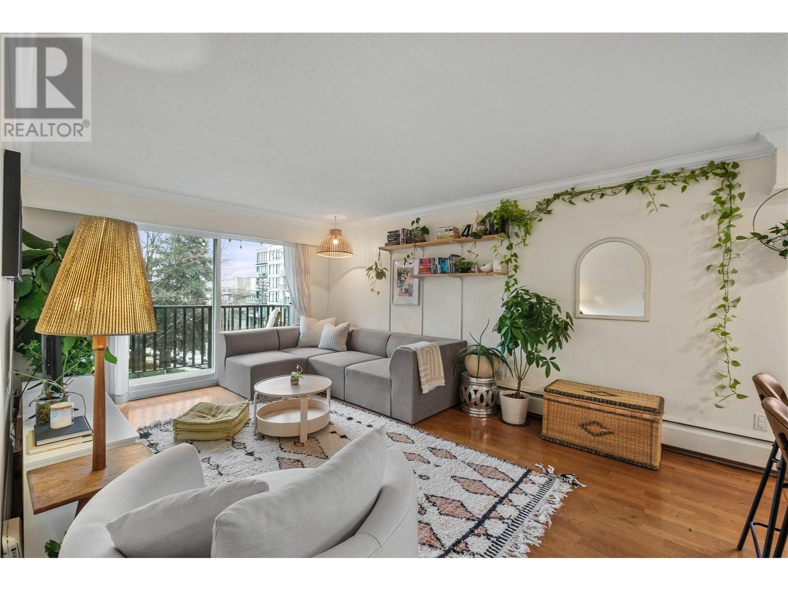 207 270 W 1st Street, North Vancouver, British Columbia  V7M 1B4 - Photo 4 - R2983612