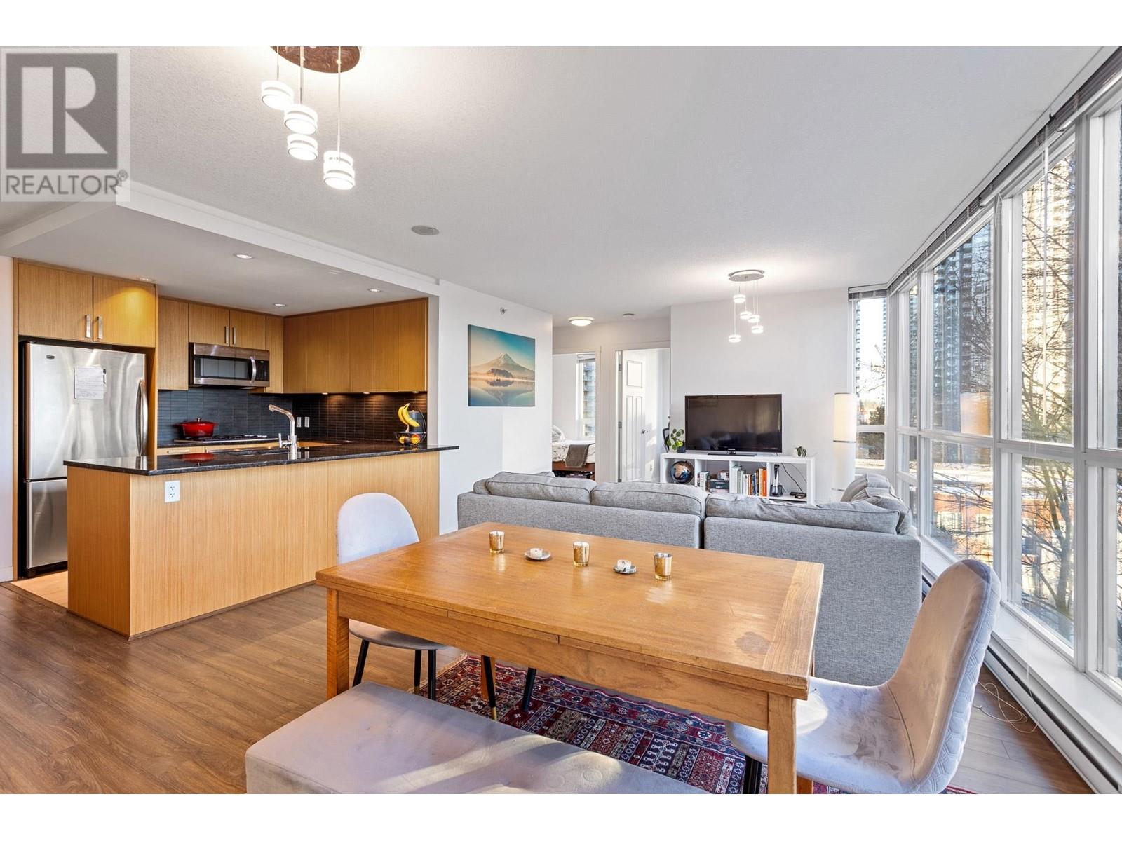 805 2978 GLEN DRIVE, coquitlam, British Columbia